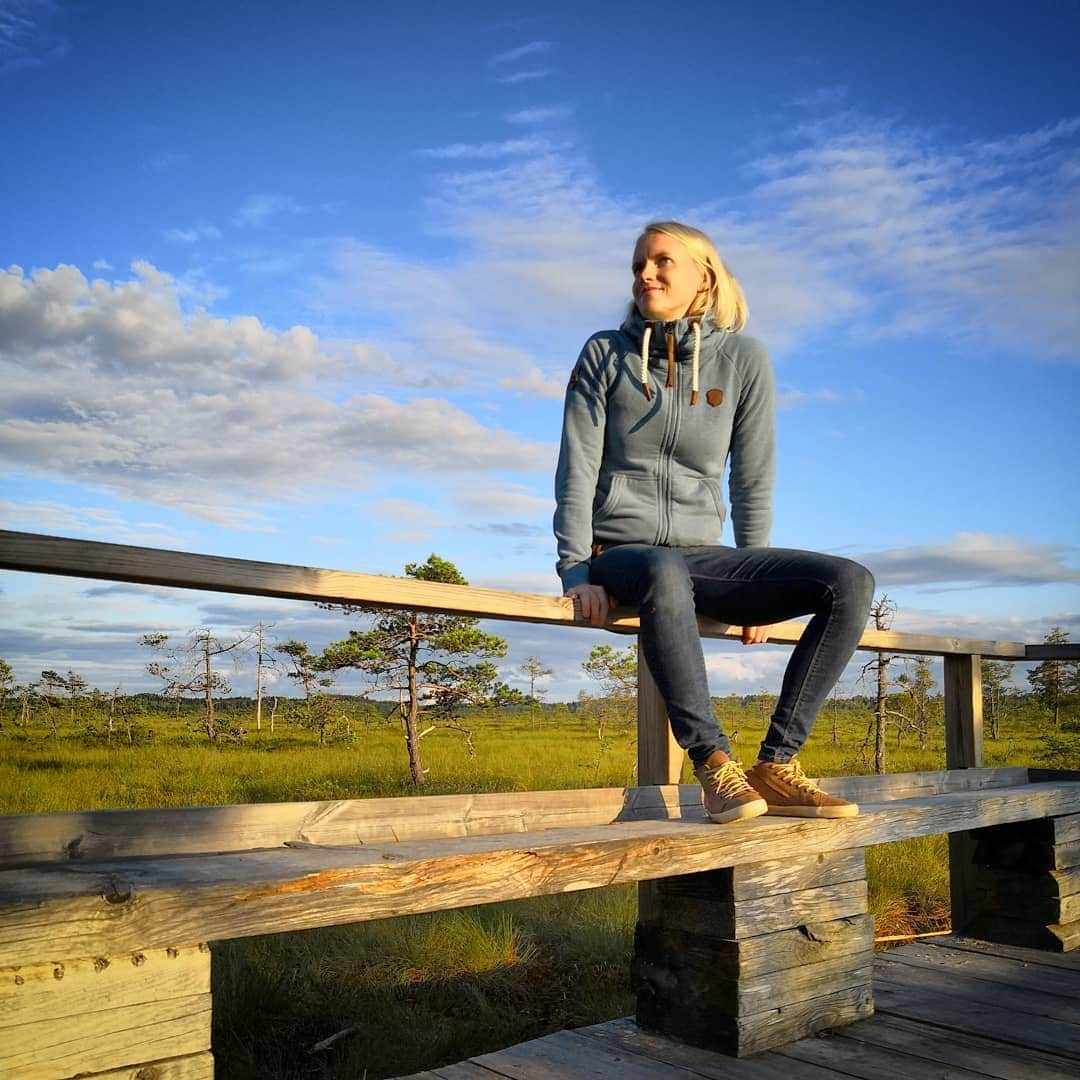 ミンナ・ニッカネンさんのインスタグラム写真 - (ミンナ・ニッカネンInstagram)「Enjoying silence and watching sun going down 🌄😍 . . #landscape #nationalparks #finland」7月13日 2時13分 - minna_alitalo