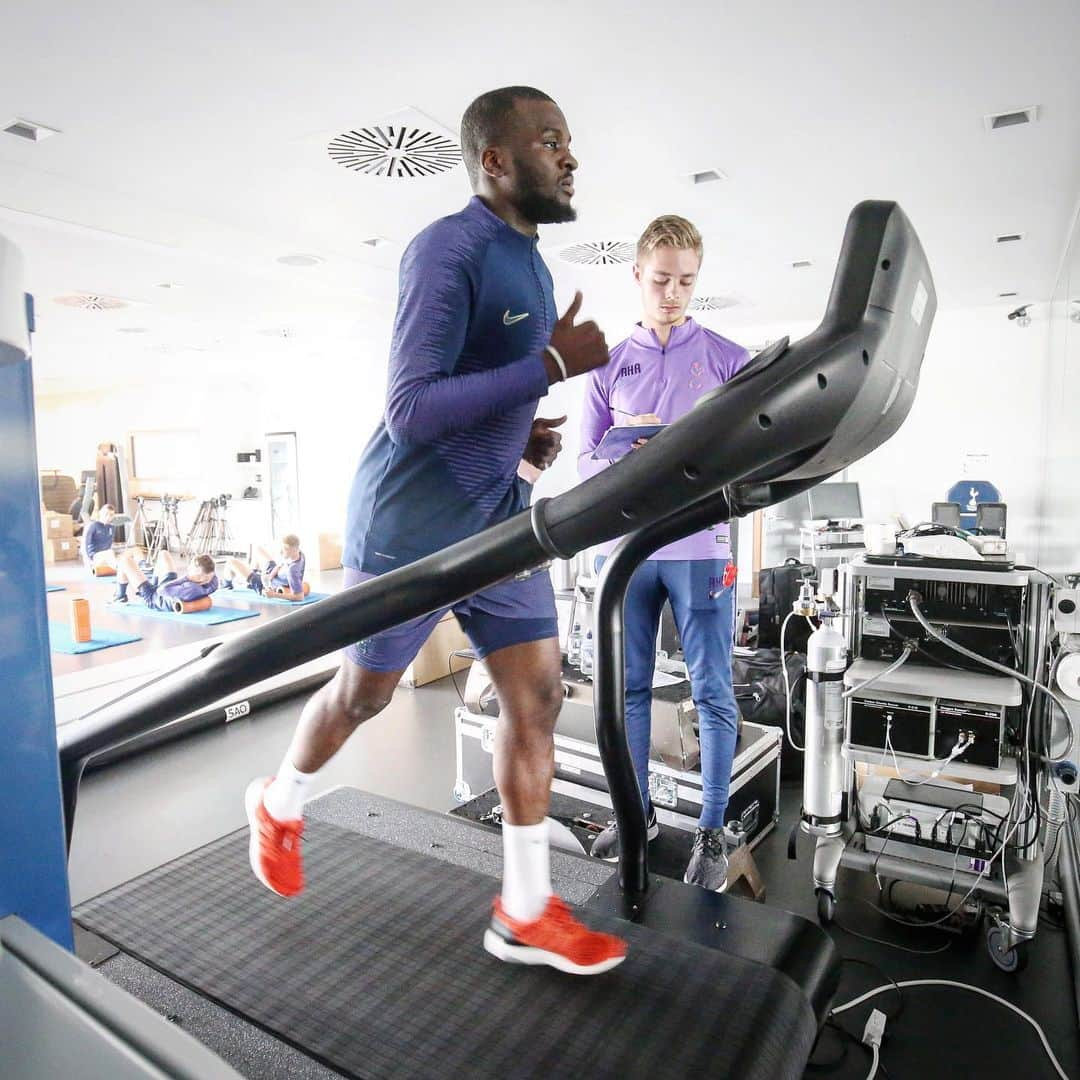 トッテナム・ホットスパーFCさんのインスタグラム写真 - (トッテナム・ホットスパーFCInstagram)「💪 @ndombele_22 gets to work! #COYS #THFC」7月13日 2時22分 - spursofficial