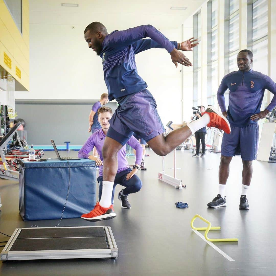 トッテナム・ホットスパーFCさんのインスタグラム写真 - (トッテナム・ホットスパーFCInstagram)「💪 @ndombele_22 gets to work! #COYS #THFC」7月13日 2時22分 - spursofficial