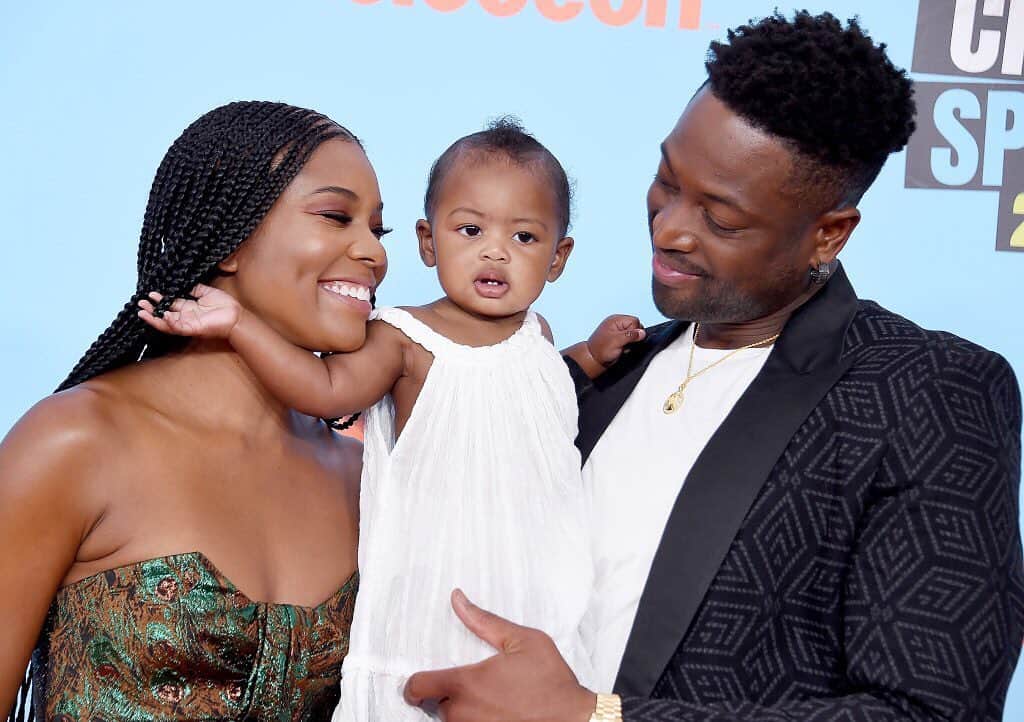 People Magazineさんのインスタグラム写真 - (People MagazineInstagram)「Kaavia was born to be a star! 😍 The 8-month-old made her first (adorable!) red-carpet appearance at the Nickelodeon Kids’ Choice Sports Awards alongside her parents Gabrielle Union and Dwyane Wade. | 📷: Gregg DeGuire/WireImage」7月13日 2時18分 - people