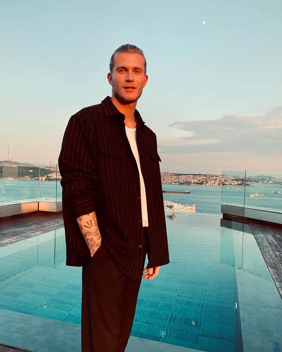 ロリス・カリウスのインスタグラム：「Hey, I’m back! 🤷🏼‍♂️😁🇹🇷」