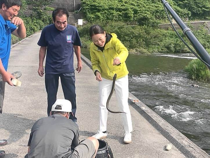 羽田美智子さんのインスタグラム写真 - (羽田美智子Instagram)「明日早朝ですが『遠くへ行きたい』高知のうまいもん探し旅が放送になります🚃 四国もそれぞれに個性があって、高知もとっても魅力的‼️素敵な出逢いがたくさんありました。天然のうなぎにも出会いました！ 日本って素晴らしく美味しいものに恵まれてる国ですね😋 一緒に高知を旅してくれたら嬉しいです💓 #遠くへ行きたい #高知 #四国 #うなぎ #碁石茶 #棚田 #日本テレビ #読売テレビ」7月13日 11時57分 - michikohada