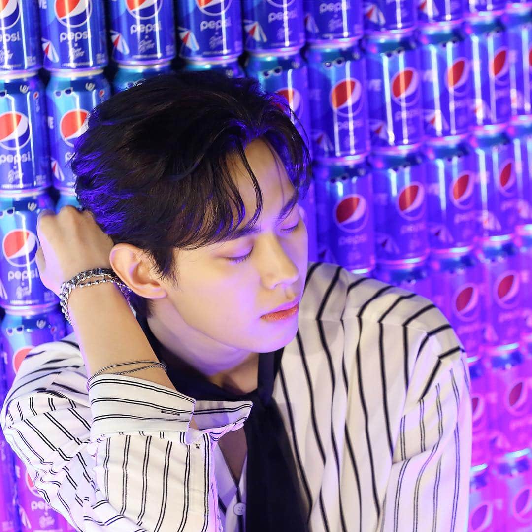 VIXXさんのインスタグラム写真 - (VIXXInstagram)「. Naver Post✏️ ♥청량하고 COOL한  홍빈 미모 THE LOVE♥ . 우리의 썬.샤.인 홍빈이 참여한 펩시 코리아 2019 K POP 프로젝트 여름 편 ‘COOL LOVE’ 녹음 & M/V 비하인드❗️ 네이버 포스트에서 확인하세요🙏🏻 . ♥Refreshing and COOL HONGBIN's look, THE LOVE♥ . Our sunshine HONGBIN's Pepsi Korea 2019 K POP project summer chapter 'COOL LOVE' recording & M/V behind the scenes❗️ Check out now on Naver Post🙏🏻 . ▶️ http://naver.me/58OgIuyc . #빅스 #VIXX #홍빈 #HONGBIN #이홍빈 #LEE_HONG_BIN #PEPSI #펩시 #THE_LOVE_OF_SUMMER  #COOL_LOVE」7月13日 12時07分 - vixx_stargram