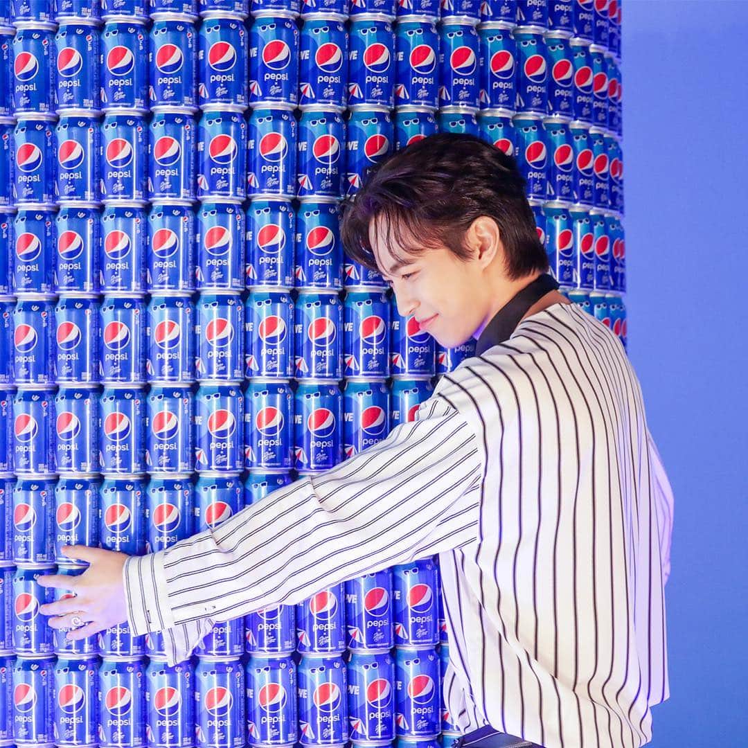 VIXXさんのインスタグラム写真 - (VIXXInstagram)「. Naver Post✏️ ♥청량하고 COOL한  홍빈 미모 THE LOVE♥ . 우리의 썬.샤.인 홍빈이 참여한 펩시 코리아 2019 K POP 프로젝트 여름 편 ‘COOL LOVE’ 녹음 & M/V 비하인드❗️ 네이버 포스트에서 확인하세요🙏🏻 . ♥Refreshing and COOL HONGBIN's look, THE LOVE♥ . Our sunshine HONGBIN's Pepsi Korea 2019 K POP project summer chapter 'COOL LOVE' recording & M/V behind the scenes❗️ Check out now on Naver Post🙏🏻 . ▶️ http://naver.me/58OgIuyc . #빅스 #VIXX #홍빈 #HONGBIN #이홍빈 #LEE_HONG_BIN #PEPSI #펩시 #THE_LOVE_OF_SUMMER  #COOL_LOVE」7月13日 12時07分 - vixx_stargram