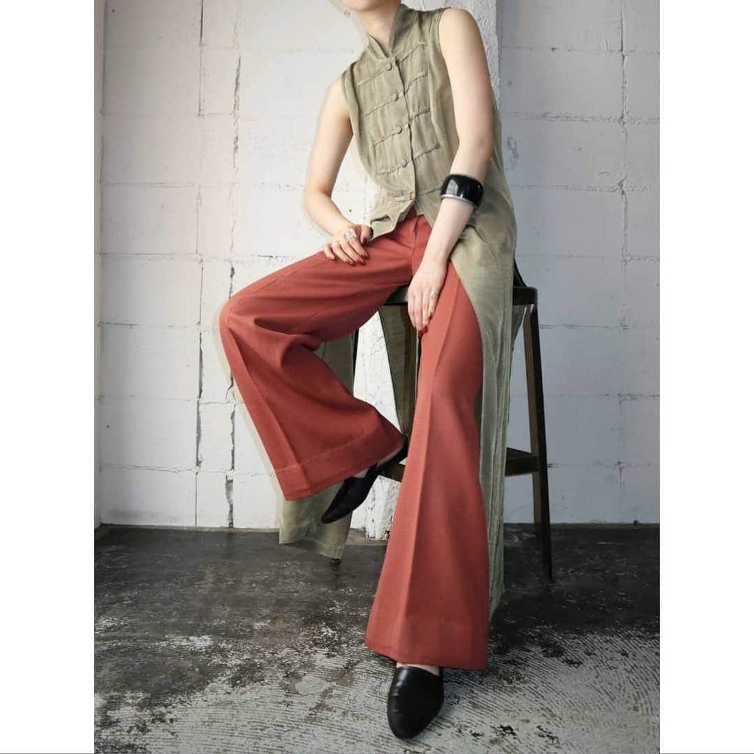 吉祥寺 古着屋 Orfeoのインスタグラム：「Stand Collar Long Vest Style  #orfeo #kichijoji #tokyo #vintage #used #fashion #coordinate #outfit #オルフェオ #吉祥寺 #東京 #古着 #古着屋 #ヴィンテージ #ユーズド #ファッション #コーディネート  掲載商品のお問い合わせはメールにて承っております。コメント、DMでのお問い合わせは受け付けておりませんのでご了承ください。」