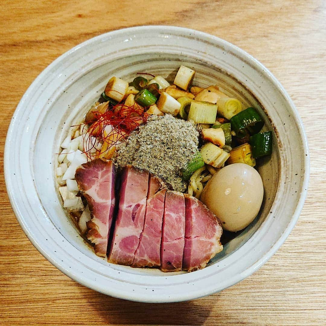 秦まりなさんのインスタグラム写真 - (秦まりなInstagram)「【ラーメン探訪記】 麺処 想＊特製魚介まぜ麺 ． 想さんといえば、絶品！鶏白湯そばも外せませんが、これも例外なく美味しかった～✨ 魚介の風味たっぷり！ 厚切りのチャーシューもジューシーでたまりません！ ． ． ． #ラーメン#ラーメン巡り #ラーメン大好き #ラーメン女子 #ラーメンインスタグラマー #ラーメン食べ歩き #ラーメンインスタグラマー #ラーメン部 #ラーメンスタグラム #ラーメンパトロール #麺スタグラム #麺スタグラマー #まぜそば #まぜ麺 #麺処想 #米子#yonago #tottori #japan #特製魚介まぜ麺」7月13日 12時05分 - marina.hata