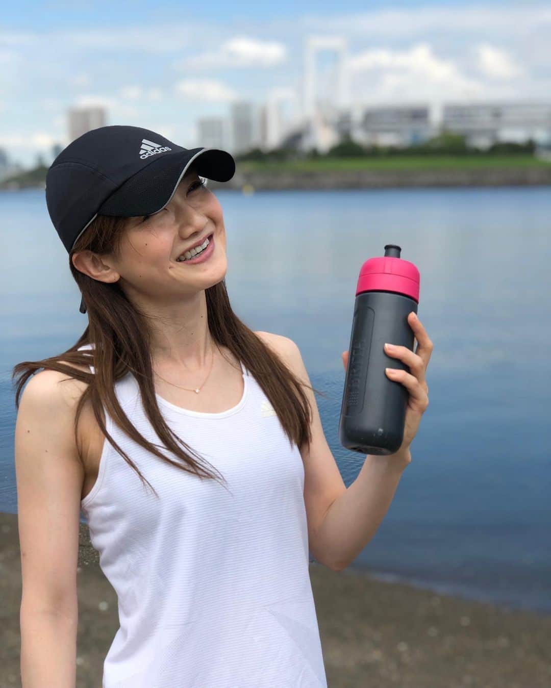 のインスタグラム：「training camp 2019🥳 連休、始まりましたね！ みなさんいかがお過ごしですか？😊 ・ 私は、今日から3日間長野県蓼科町へ スマイリーのみんなと合宿へ行ってきます😎 子供みたいな大人たちと、走り回ってきます！🤣 ・ 今年はどんな思い出ができるかな😊 コーチ業、がんばってきまーす！ ・ We’re on the way to Nagano to have training camp 2019 for 3 days!!!! I hope everything will go well🙂💛 ・ #杏林堂 #杏林堂薬局 #スマイリーエンジェル #静岡 #磐田 #浜松 #島田 #合宿 #長野 #蓼科 #高地 #高地トレーニング #ランニング #トレーニング #smileyangel #running #trainingcamp ♻️ #ecobottle #brita #fillandgoactive 👟 #adidasrunning」