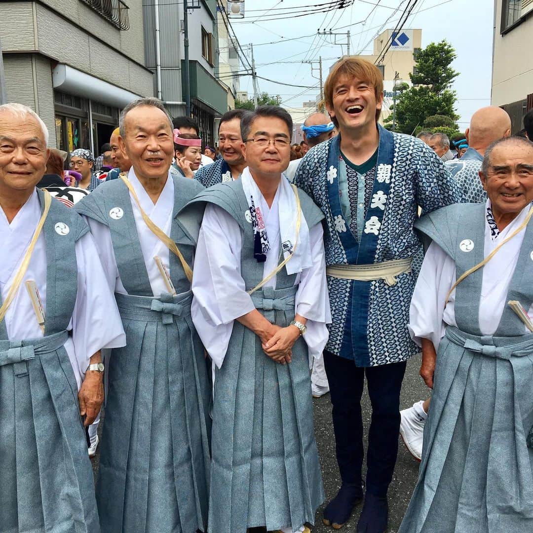 カレン・ロバートさんのインスタグラム写真 - (カレン・ロバートInstagram)「🎊㊗️🎊 初木更津でのお祭り参加🧒🏻 迫力半端でない🤡👍 #八剱八幡神社例大祭#千葉県#木更津#祭り#お神輿#迫力やばめ#もはやフィジカルトレーニング#びびってお神輿触るのみ#来年は担げるようにがんばります」7月13日 12時21分 - bobby201608