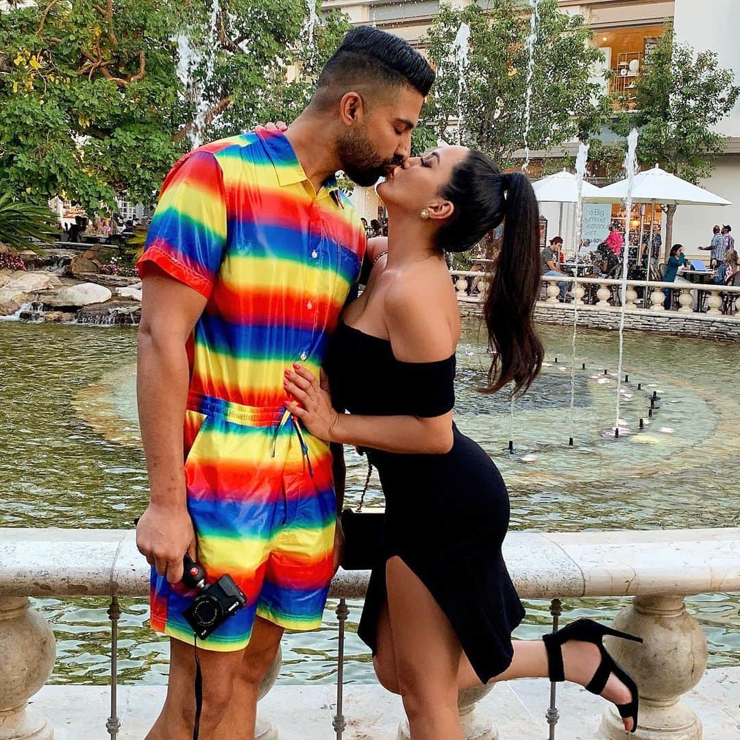 laurag_143のインスタグラム：「When you lose a bet and have to wear a rainbow romper for 24 hours 🌈🤣 Thanks @dhar.mann for going a long with all my crazy ideas ❤️」