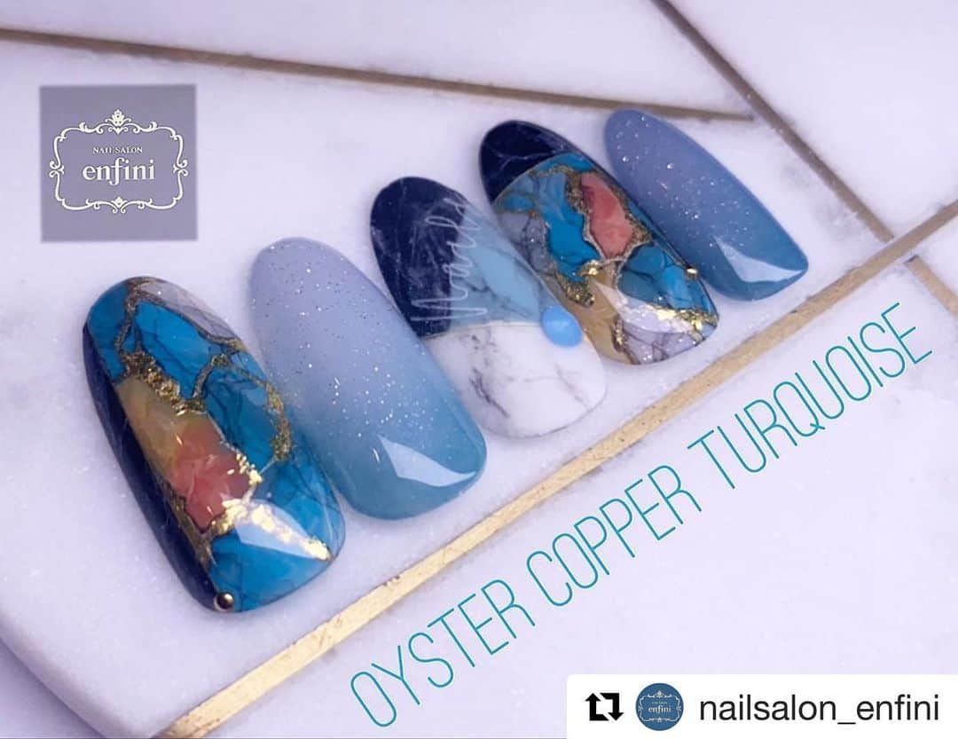 initygel_officialさんのインスタグラム写真 - (initygel_officialInstagram)「#Repost @nailsalon_enfini with @get_repost ・・・ oyster copper turquoise* 7/15 ANF2日目のTATスペシャルステージで行うアートはこちらです！ メインアートがオイスターカッパーターコイズで、サブアートの逆グラデーションもお見せします。 3枚目に1日目のTATスペシャルステージに登場のYUMA先生とASAKO先生のタイムスケジュール、4枚目に2日目のASAKO先生と私永山のタイムスケジュールがありますので、ぜひ観に来てくださいね☺︎ INITYブースもスペシャルステージのすぐ側なので、お立ち寄り下さい！スタッフ、講師陣が笑顔でお待ちしております✨ #gelnail#nailart#ネイル#ネイルアート#ジェルネイル#ジェルアート#ネイルデザイン#手描きアート#ジェル#美甲#指甲#ネイルサロン#nailsalon#instanail#札幌#enfini#アンフィニ#젤네일#네일#大人ネイル#nailist#オフィスネイル#トレンドネイル#春ネイル#initygel #アイニティジェル#夏ネイル#ターコイズネイル」7月13日 12時28分 - initygel_official