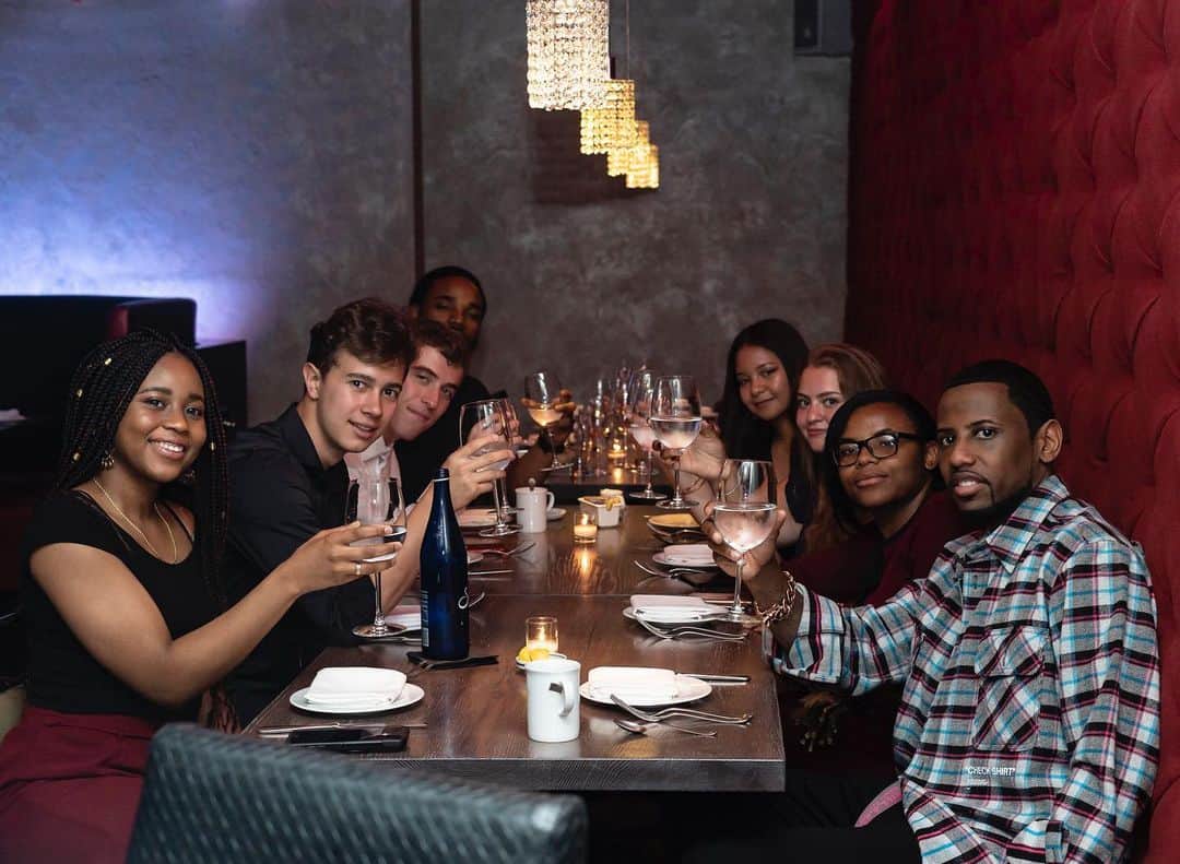 ファボラスのインスタグラム：「I came from the bottom.. We celebrate all Level Up’s on this side! 🎓📶 #VerniceGraduationDinner #ClassOf2019」