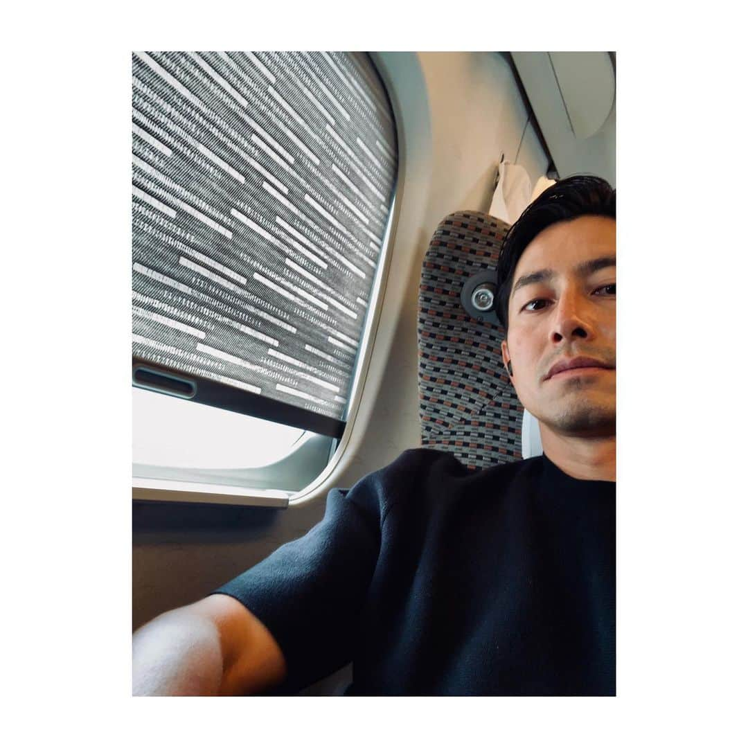 肥野竜也さんのインスタグラム写真 - (肥野竜也Instagram)「【出張】 ・ 新幹線〜 動画編集で目と首痛い😅w ・ #肥野LIFE #出張 #新幹線移動 #動画編集作業」7月13日 12時40分 - tatsuya_hino