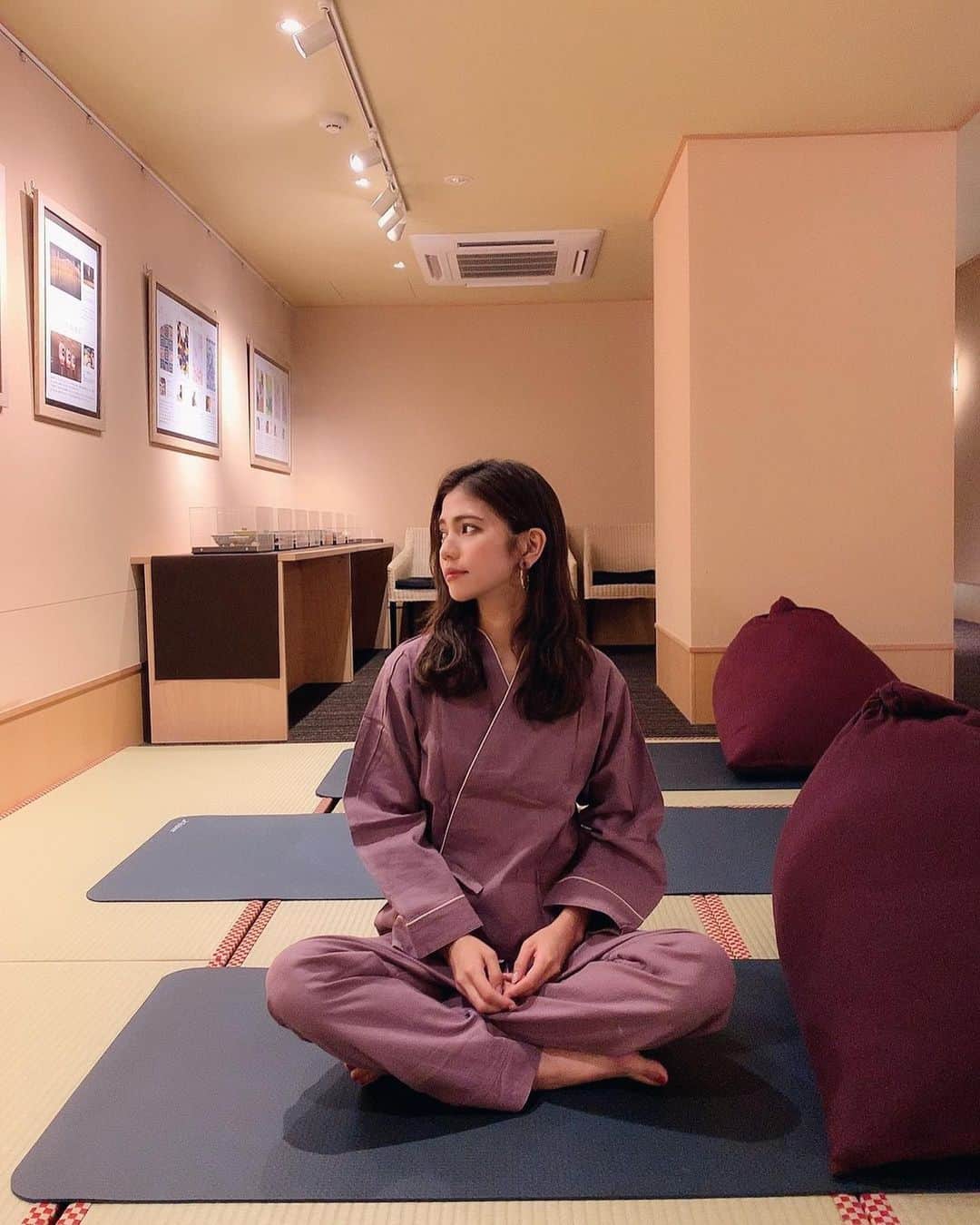 Marika Kajiwaraさんのインスタグラム写真 - (Marika KajiwaraInstagram)「星野リゾート⭐️ ＊ 昨日は旅館に着いて、 美味しいご飯食べたり、 温泉いろはで入浴法教わったり、 伝統の獅子舞見たり、、、♥️ 出かけなくても楽しい事いっぱい☺️ ＊ 決まったポイントで写真を撮って投稿する ハッシュタグラリーに参加すると プレゼントが貰えるみたいで 写真もたくさん撮ったよ🎁♡ ＊ プレゼントは日本酒だった🍶 ＊ ＊ ＊ #界タビ20s #kaitabi20s #星野リゾート界 #星野リゾート #界加賀 #石川 #石川旅行 #旅行 #女子旅 #まりまりこんび #トラベルライブラリー #宝楽盛り #ご当地楽 #ドレスコードは浴衣と風呂敷 #うるはし現代湯治 #界加賀映えスポット#hoshinoresorts #kaikaga #pr #like #trip #instagood #marika_trip」7月13日 12時46分 - marika__kw