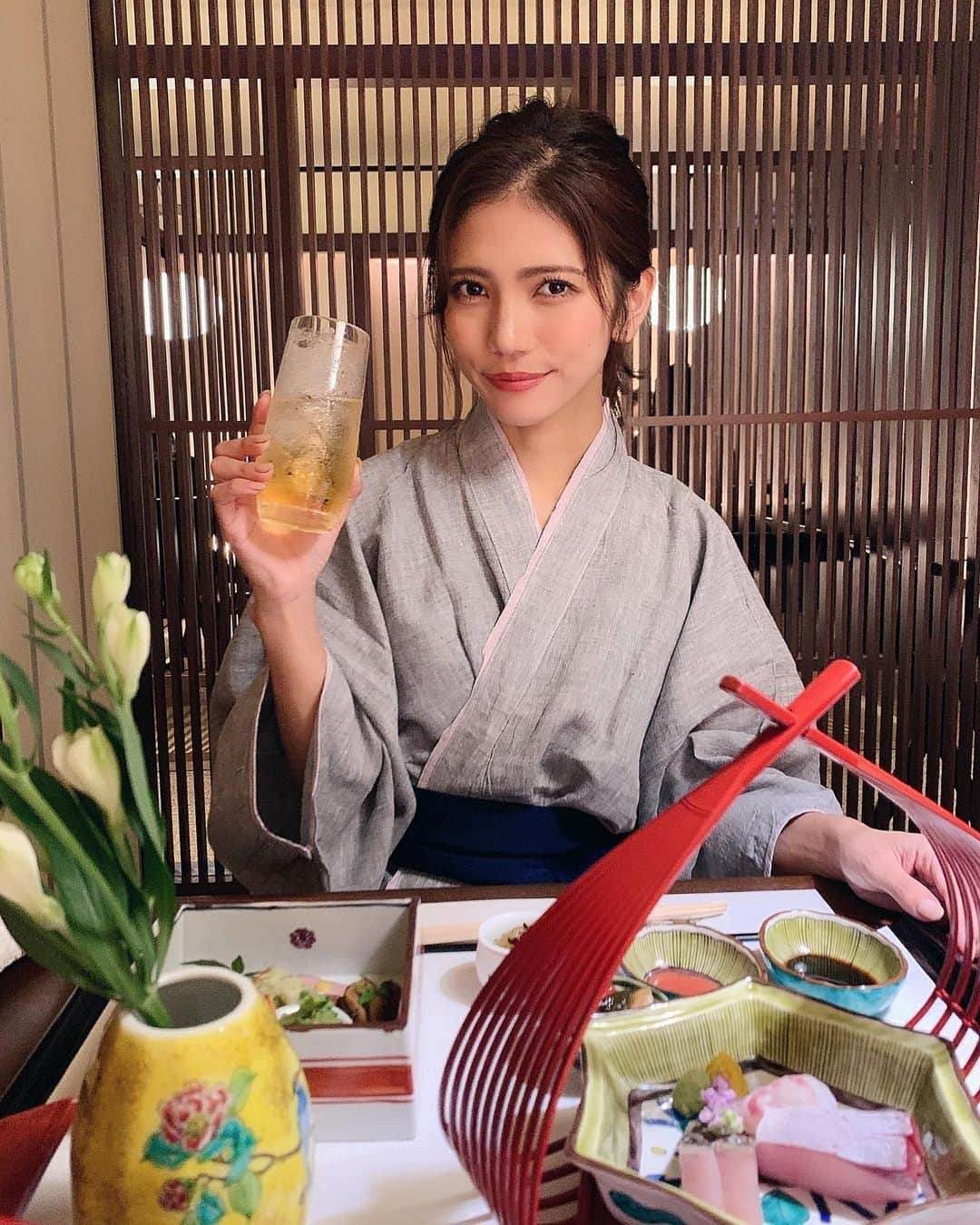 Marika Kajiwaraさんのインスタグラム写真 - (Marika KajiwaraInstagram)「星野リゾート⭐️ ＊ 昨日は旅館に着いて、 美味しいご飯食べたり、 温泉いろはで入浴法教わったり、 伝統の獅子舞見たり、、、♥️ 出かけなくても楽しい事いっぱい☺️ ＊ 決まったポイントで写真を撮って投稿する ハッシュタグラリーに参加すると プレゼントが貰えるみたいで 写真もたくさん撮ったよ🎁♡ ＊ プレゼントは日本酒だった🍶 ＊ ＊ ＊ #界タビ20s #kaitabi20s #星野リゾート界 #星野リゾート #界加賀 #石川 #石川旅行 #旅行 #女子旅 #まりまりこんび #トラベルライブラリー #宝楽盛り #ご当地楽 #ドレスコードは浴衣と風呂敷 #うるはし現代湯治 #界加賀映えスポット#hoshinoresorts #kaikaga #pr #like #trip #instagood #marika_trip」7月13日 12時46分 - marika__kw