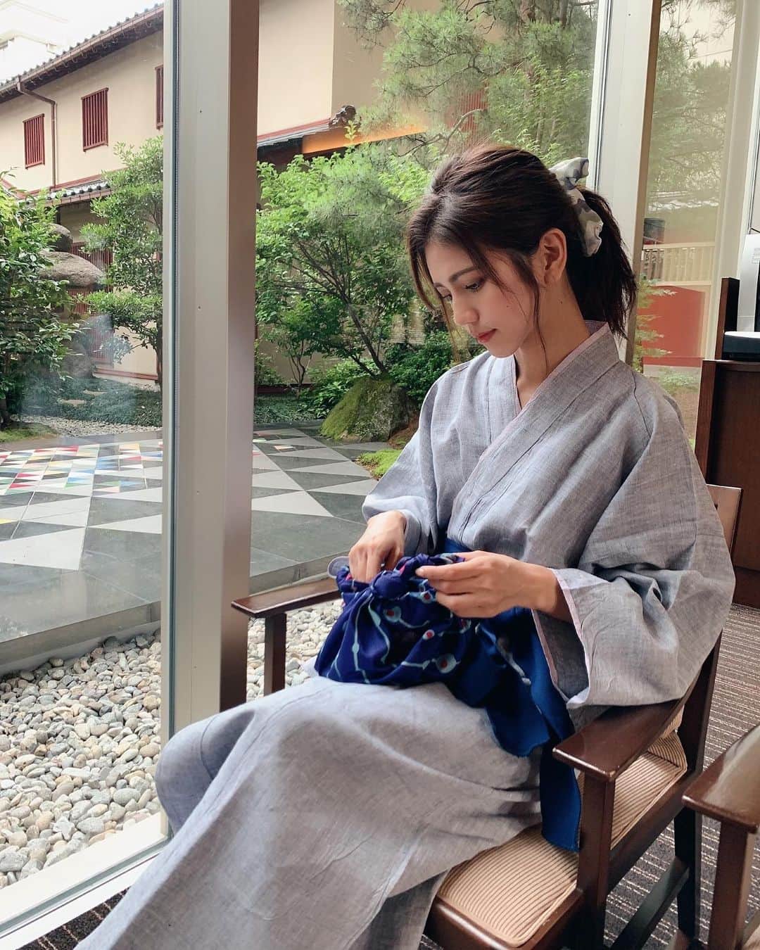 Marika Kajiwaraさんのインスタグラム写真 - (Marika KajiwaraInstagram)「星野リゾート⭐️ ＊ 昨日は旅館に着いて、 美味しいご飯食べたり、 温泉いろはで入浴法教わったり、 伝統の獅子舞見たり、、、♥️ 出かけなくても楽しい事いっぱい☺️ ＊ 決まったポイントで写真を撮って投稿する ハッシュタグラリーに参加すると プレゼントが貰えるみたいで 写真もたくさん撮ったよ🎁♡ ＊ プレゼントは日本酒だった🍶 ＊ ＊ ＊ #界タビ20s #kaitabi20s #星野リゾート界 #星野リゾート #界加賀 #石川 #石川旅行 #旅行 #女子旅 #まりまりこんび #トラベルライブラリー #宝楽盛り #ご当地楽 #ドレスコードは浴衣と風呂敷 #うるはし現代湯治 #界加賀映えスポット#hoshinoresorts #kaikaga #pr #like #trip #instagood #marika_trip」7月13日 12時46分 - marika__kw