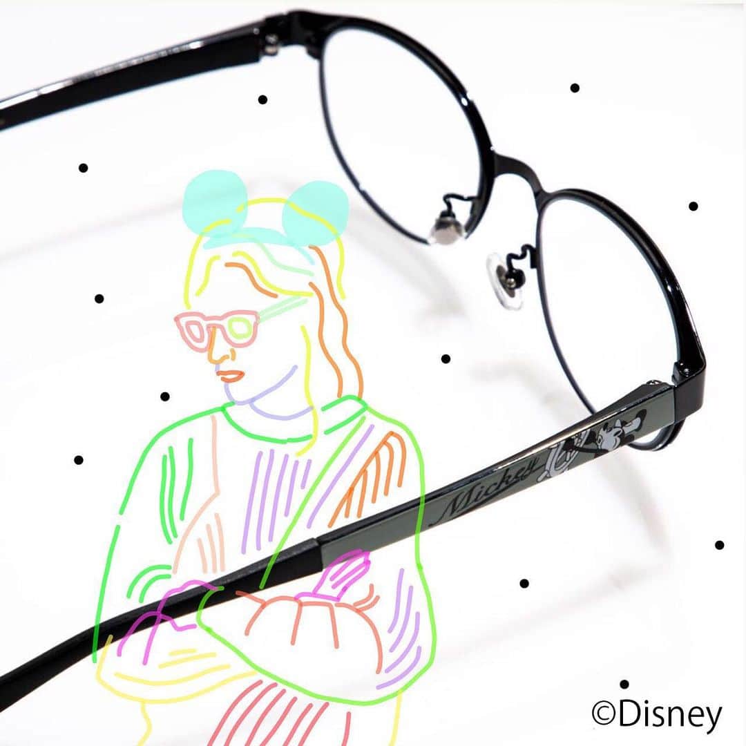 Zoff Officialのインスタグラム：「Disney Collection（ミッキー） / ZC192005_14E1_2 メガネのシックなトーンに合わせた、クールなミッキーのプリントが可愛らしい一本。 メタル素材の細いフレームは、大人なスタイリングにもぴったりです。 #Zoff #FASHION #eyewearstyle #メガネ #Zoffコーデ @mikakatsuyama @ktymmk87」