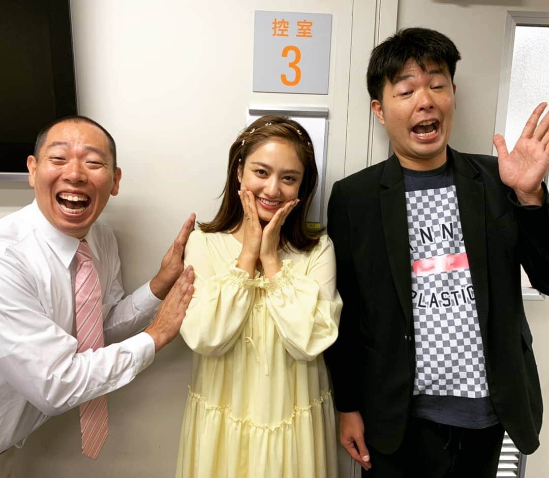 のインスタグラム：「『健康カプセル！ゲンキの時間』明日(日) 朝7時00分～7時30分 番組で一緒になった、谷まりあさんと写真をパシャリ(^-^)♪番組の内容は夏に向けて『蜂』や『蚊』の応急処置や対策法などがテーマです(^o^ゞTBS系列で放送です。  #ゲンキの時間 #蚊 #蜂 #健康番組 #健康 #レギュラー #あるある探検隊 #谷まりあ さん#tbs」
