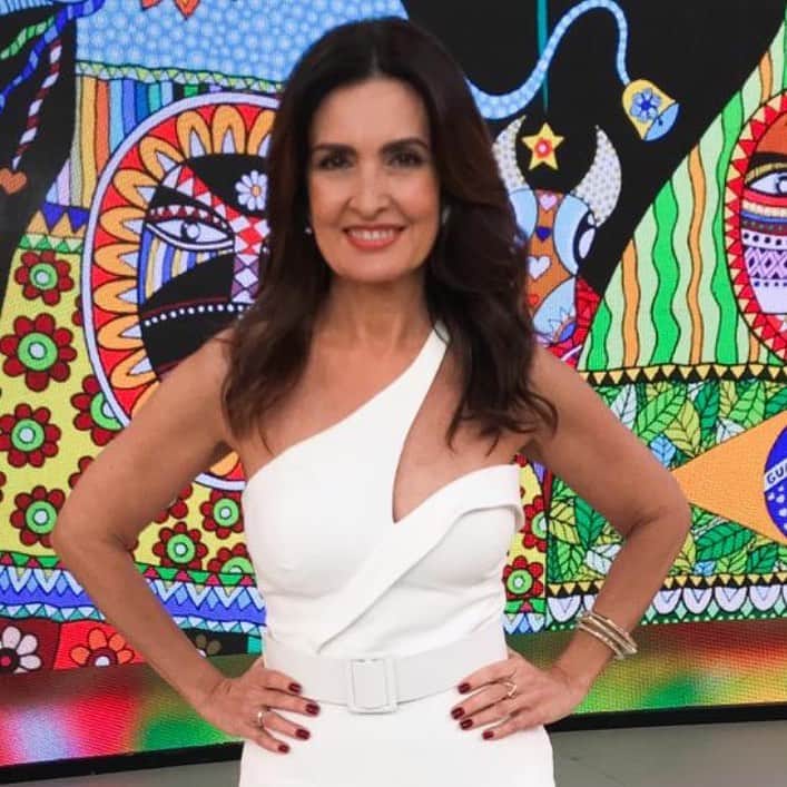 ファチマ・ベルナルデスのインスタグラム：「Obrigada a todos que votaram no look desta sexta no site do #encontrocomfatima no #Gshow. Bom fds!」
