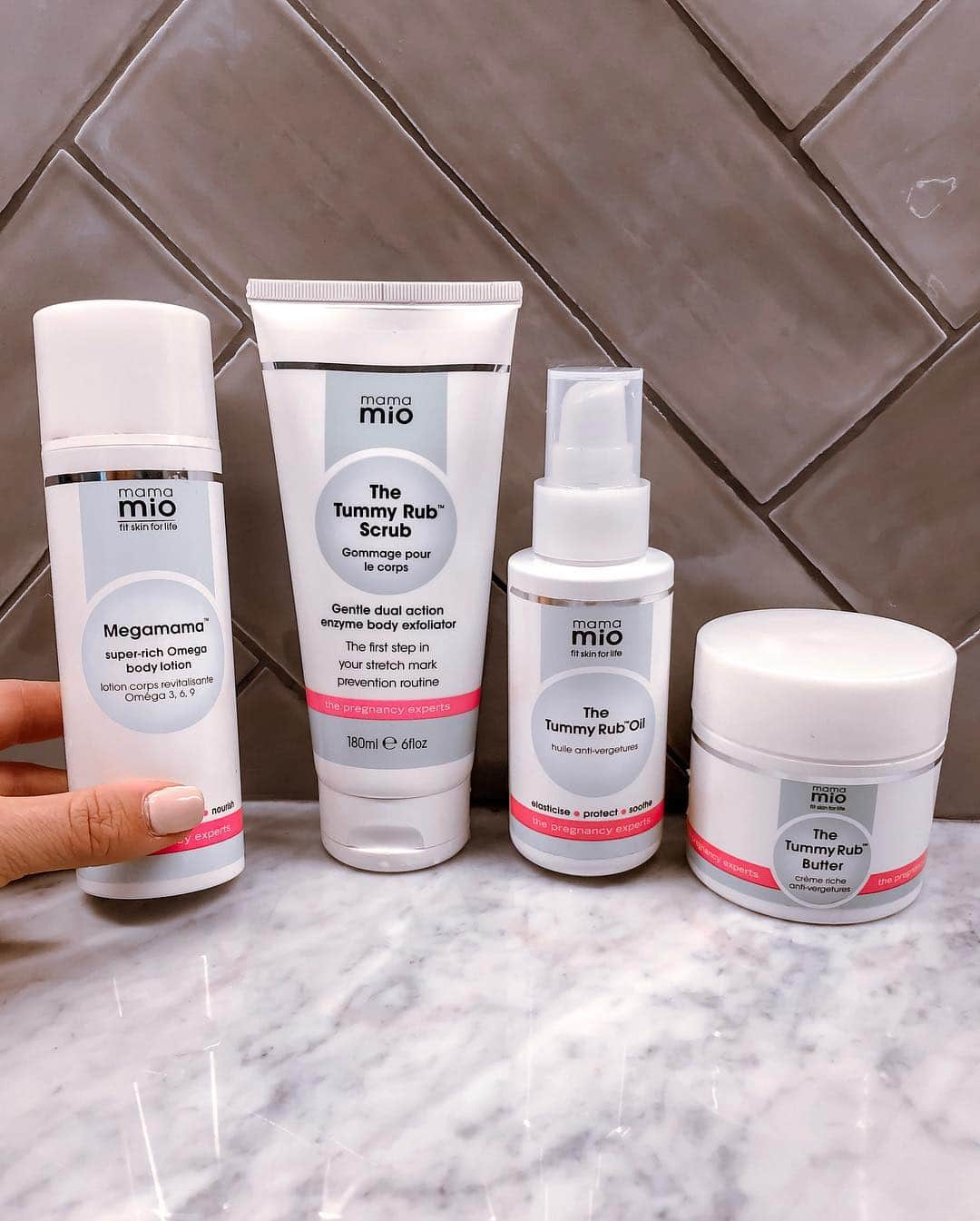 Paige Hathawayさんのインスタグラム写真 - (Paige HathawayInstagram)「I’ve been getting a lot of questions about what I’m doing to prevent stretch marks. 🧴 The brand that I LOVE and have been using to help nourish my skin is @mamamioskincare!  I use the Tummy Rub Scrub, Tummy Rub Oil AND the Megamama Lotion DAILY to make my skin feel replenished and smooth... and most of all NO STRETCH MARKS YET 🎉 HALLELUJAH! Use my code PAIGEMAMA to receive a free mini of your choice with every order #ThisMamaLoves #partner」7月13日 4時23分 - paigehathaway