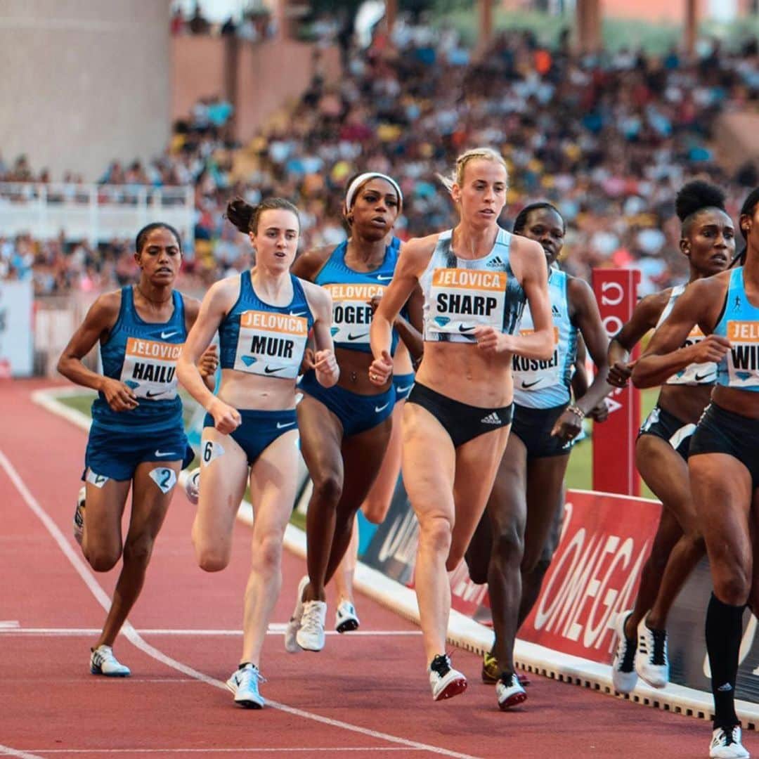 リンジー・シャープのインスタグラム：「Came back. Started again. Worked hard. Took some risks. Back being me. Fastest time in 2 years. 😭💙 1.58.76.  Pre race words of wisdom -@bravelikegabe @gigrunewald Back to work.」