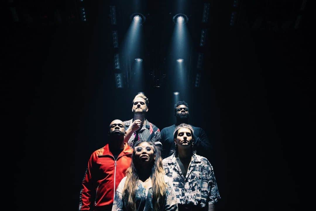 ペンタトニックスさんのインスタグラム写真 - (ペンタトニックスInstagram)「We remember the first day of rehearsals for #PTXTheWorldTour like it was yesterday! #FBF ❤️ Find out #soon where we'll be heading next at ptxofficial.com/tour.」7月13日 4時32分 - ptxofficial