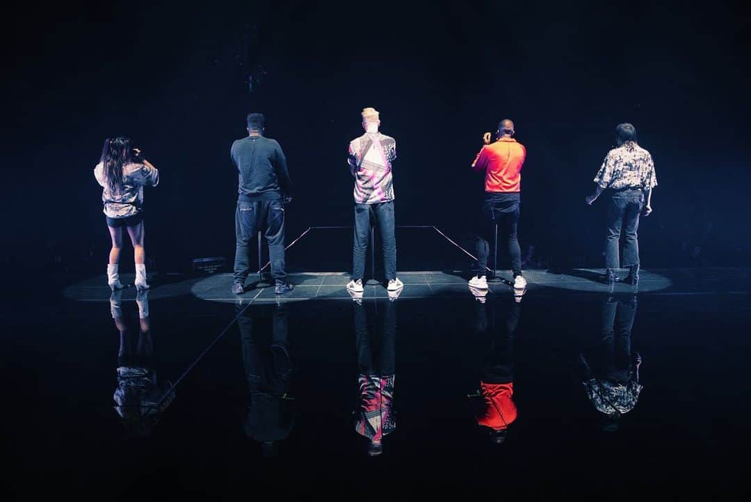 ペンタトニックスさんのインスタグラム写真 - (ペンタトニックスInstagram)「We remember the first day of rehearsals for #PTXTheWorldTour like it was yesterday! #FBF ❤️ Find out #soon where we'll be heading next at ptxofficial.com/tour.」7月13日 4時32分 - ptxofficial