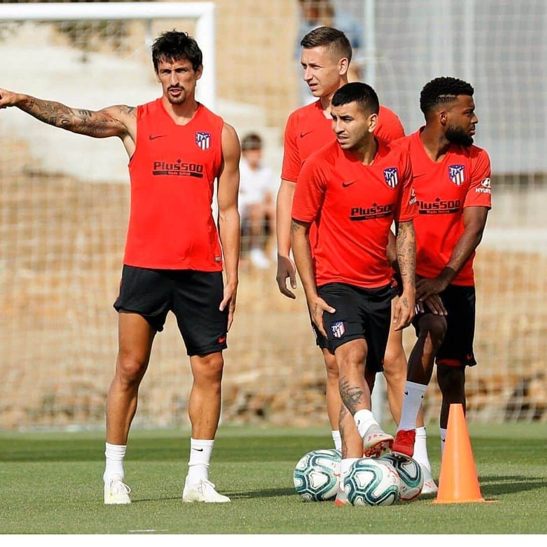 ステファン・サヴィッチのインスタグラム：「⚽️ #training #preseason」