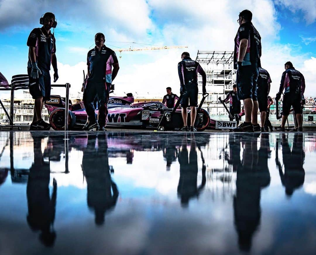 セルジオ・ペレスさんのインスタグラム写真 - (セルジオ・ペレスInstagram)「Día de prácticas en Silverstone. No será fácil pero estamos listos para una buena Quali! 💪 • Practice day in Silverstone. It won’t be easy but we are ready to make a good Quali! 💪 #BritishGP 🇬🇧 #Silverstone #Checo11」7月13日 4時36分 - schecoperez