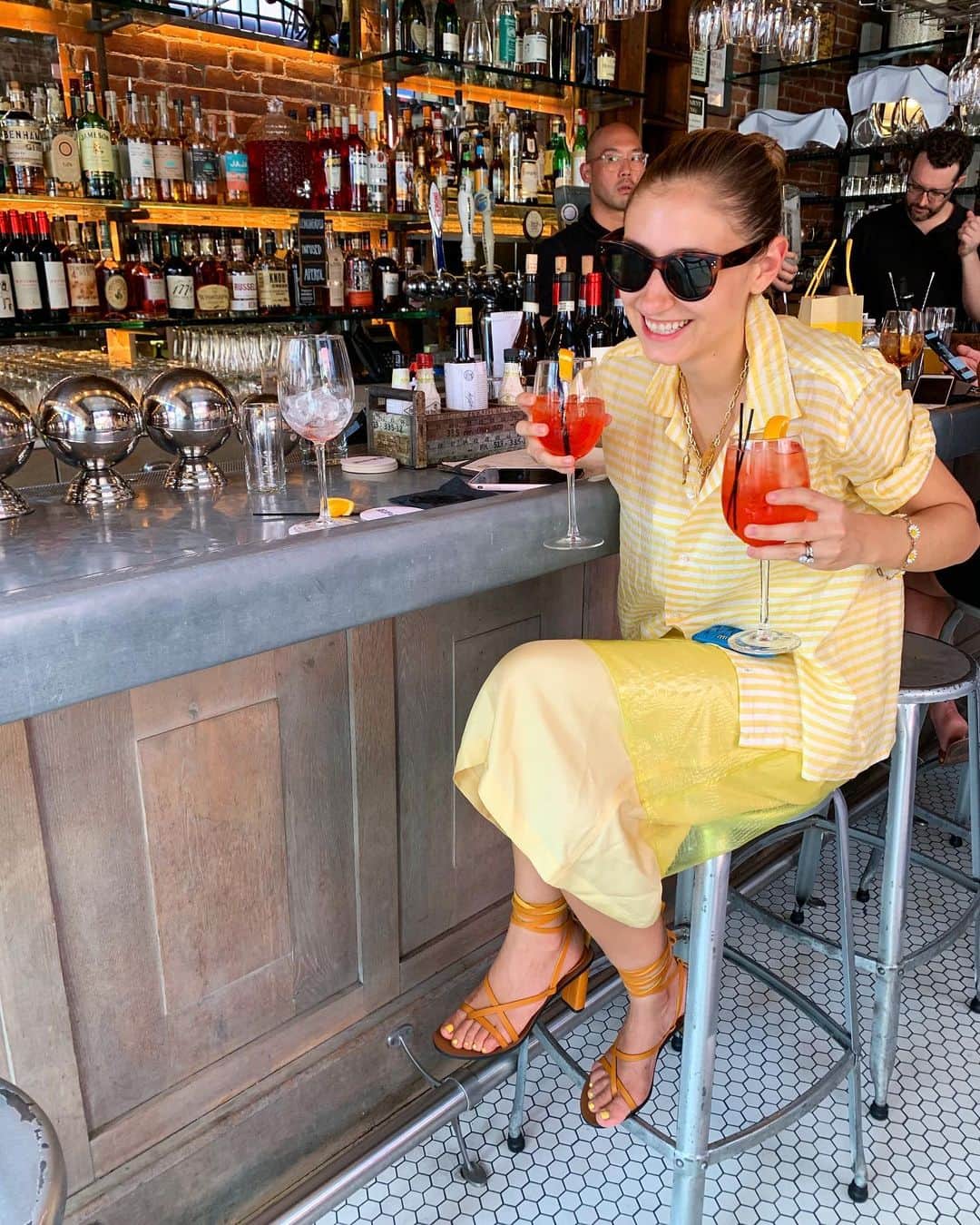 スコット・シューマンのインスタグラム：「Jenny @jennymwalton continues her Happy Friday wishes!」