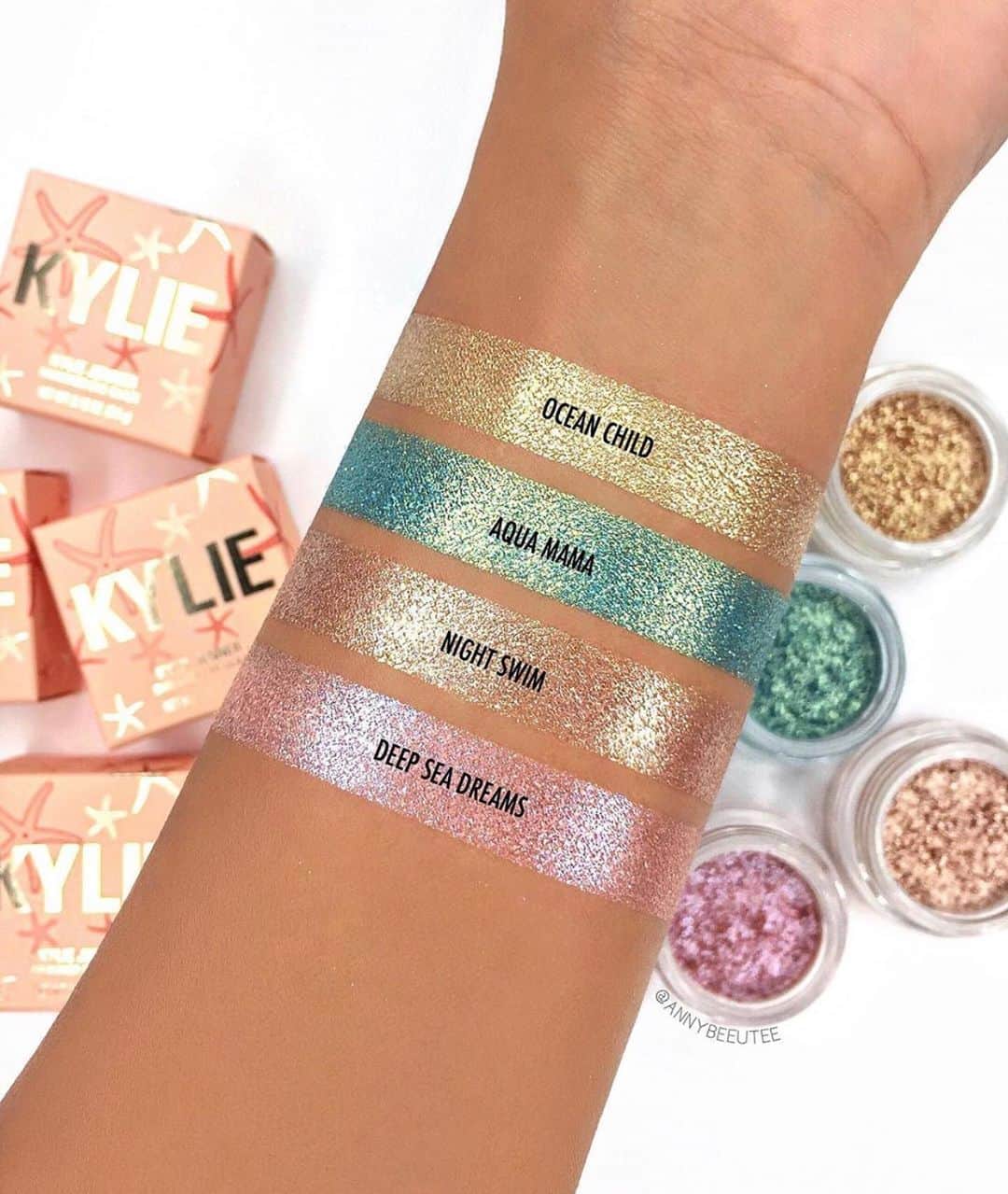 Kylie Cosmeticsさんのインスタグラム写真 - (Kylie CosmeticsInstagram)「Shimmer Eye Glaze 😍 Which shade is your favorite?! ✨ this gorgeous new formula has a high impact shine and is available now on KylieCosmetics.com 🏝 #UnderTheSea ☀️ Swatches by @annybeeutee」7月13日 4時46分 - kyliecosmetics
