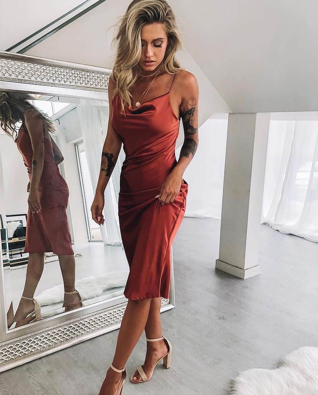 Beginning Boutiqueさんのインスタグラム写真 - (Beginning BoutiqueInstagram)「Glam Goddess 🌹 Be the belle of the ball at your next formal event with the Schiffer Slip Midi Dress Rust!」7月13日 5時03分 - beginningboutique