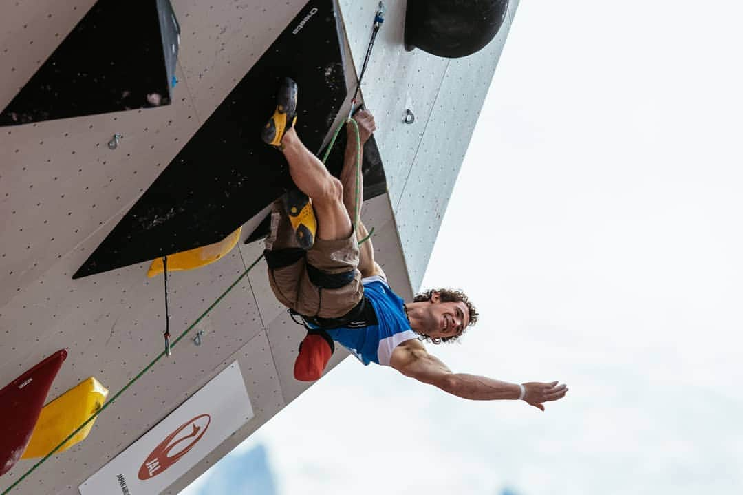 アダム・オンドラさんのインスタグラム写真 - (アダム・オンドラInstagram)「I like comfortable positions, who doesn't? Pics by @lukasbiba in todays qualification in Chamonix @montura_official @blackdiamond @lasportivagram @gardatrentino」7月13日 5時04分 - adam.ondra