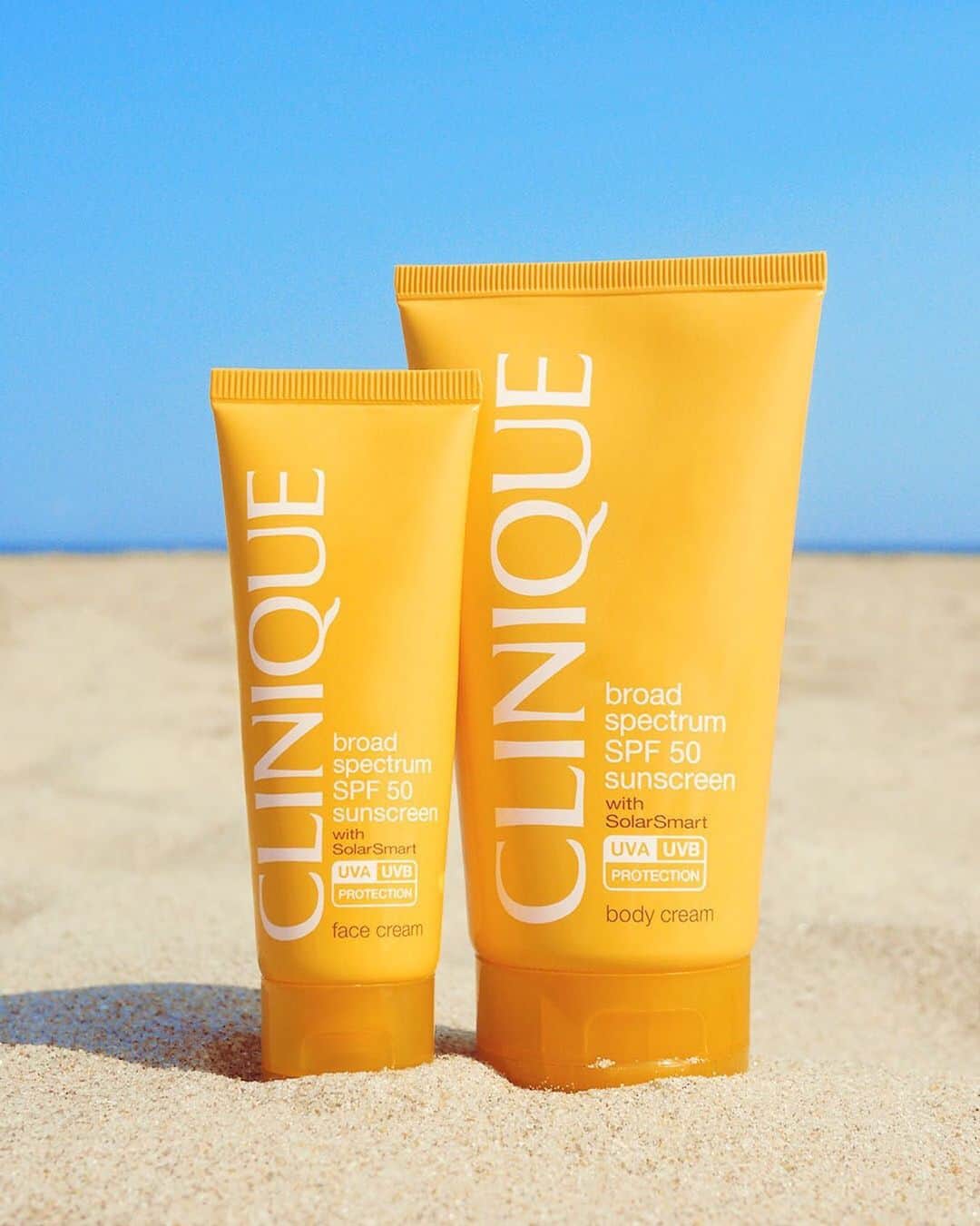 クリニークさんのインスタグラム写真 - (クリニークInstagram)「The ultimate beach accessory ⬆️☀️ #Clinique #parabenfree #fragrancefree #happyskin」7月13日 5時05分 - clinique
