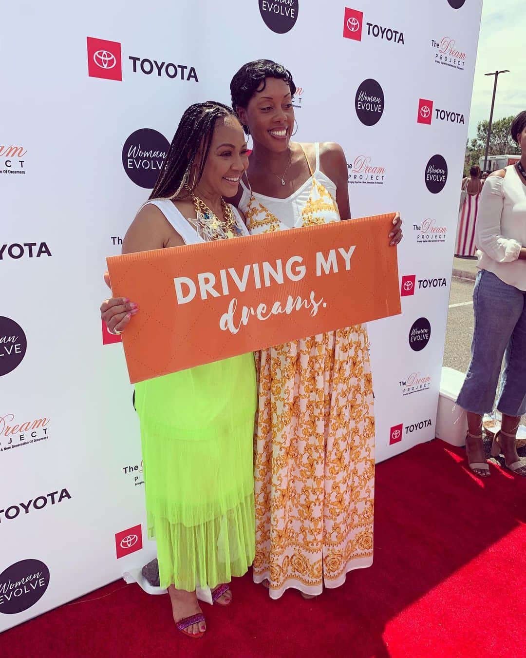 エリカ・キャンベルさんのインスタグラム写真 - (エリカ・キャンベルInstagram)「I’m at the @Toyota & @DreamProjectUSA DRIVING DREAMS EXPERIENCE at #WomanEvolve19 right now and I have some fabulous surprises for you to help you drive your dreams forward. Stop by and see me! #LetsGoPlaces #ToyotaDrivesDreams @womanevolve @sarahjakesroberts @teneshiajwarner」7月13日 5時07分 - imericacampbell