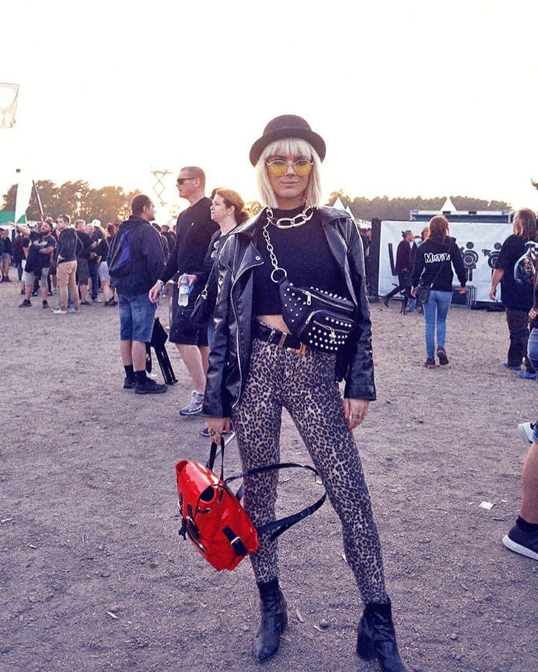 Linda Hallbergさんのインスタグラム写真 - (Linda HallbergInstagram)「TB to one of my favourite festival outfits at Sweden Rock! Brands are tagged in the picture ⭐️」7月13日 5時11分 - lindahallberg