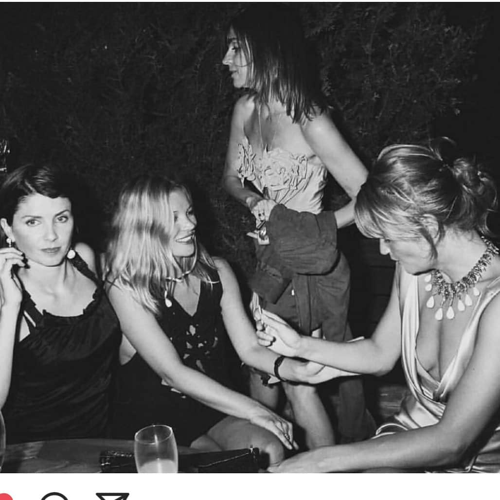 カリーヌ・ロワトフェルドのインスタグラム：「Fridaynightmood 🔥🔥🔥🔥 @katemossagency @helenachristensen @sadielizafrost @carineforpresident」
