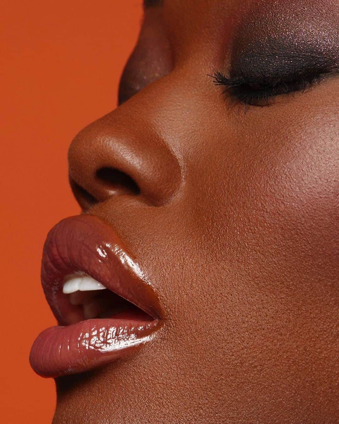 NARSさんのインスタグラム写真 - (NARSInstagram)「Feel the heat. Featuring Oil-Infused Lip Tint in Disco Infernal, Wanted Mini Eyeshadow Palette, Natural Radiant Longwear Foundation in Namibia, and Radiant Creamy Concealer in Cacao. Tap to shop the look.」7月13日 5時31分 - narsissist