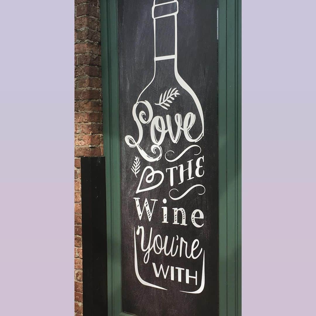 ブリアンナ・ブラウンさんのインスタグラム写真 - (ブリアンナ・ブラウンInstagram)「Cheers to the weekend! Love the wine you’re with 🍷💜😉 . . . . . . #winetime #wine #vino #cheers #weekendmood #weekend #thenewhollywood #wineoclock #lol #friyay!」7月13日 5時43分 - briannabrownkeen