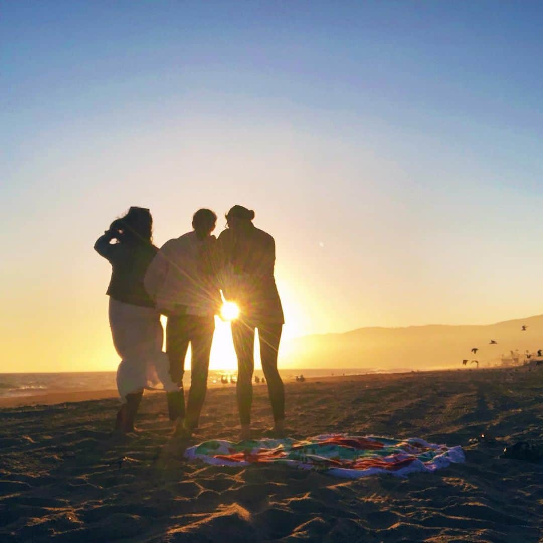 テッサ・ヴァーチュさんのインスタグラム写真 - (テッサ・ヴァーチュInstagram)「🌅」7月13日 5時46分 - tessavirtue17