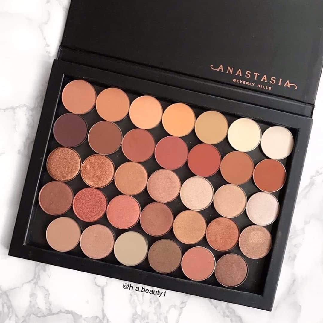 Anastasia Beverly Hillsさんのインスタグラム写真 - (Anastasia Beverly HillsInstagram)「Can’t live without ABH single shadows 😍 @h.a.beauty1  #anastasiabeverlyhills」7月13日 6時02分 - anastasiabeverlyhills