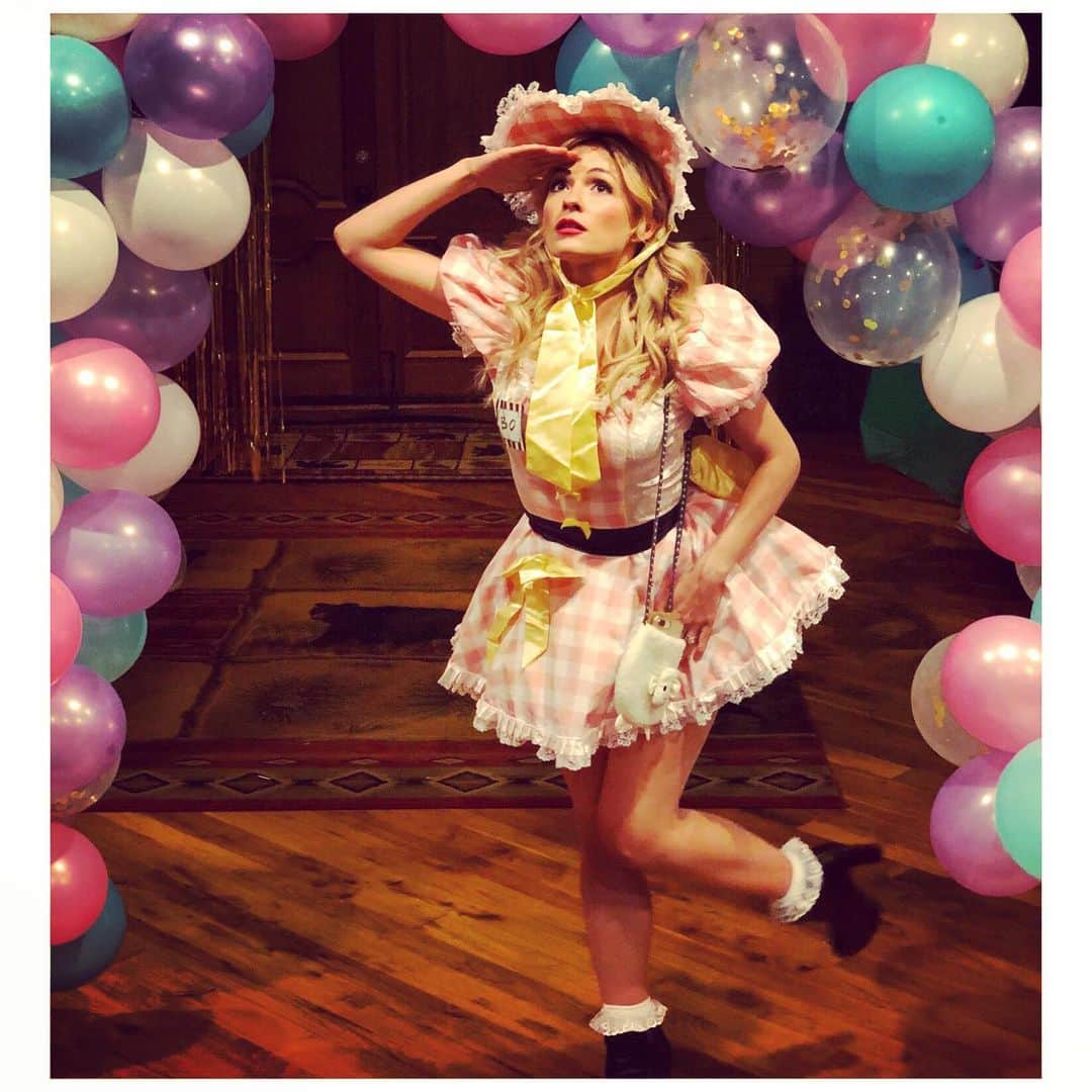 リンジー・ゴートのインスタグラム：「maybe got a little too excited for Toy Story 4. or maybe i should start doing birthday parties. #bopeep」