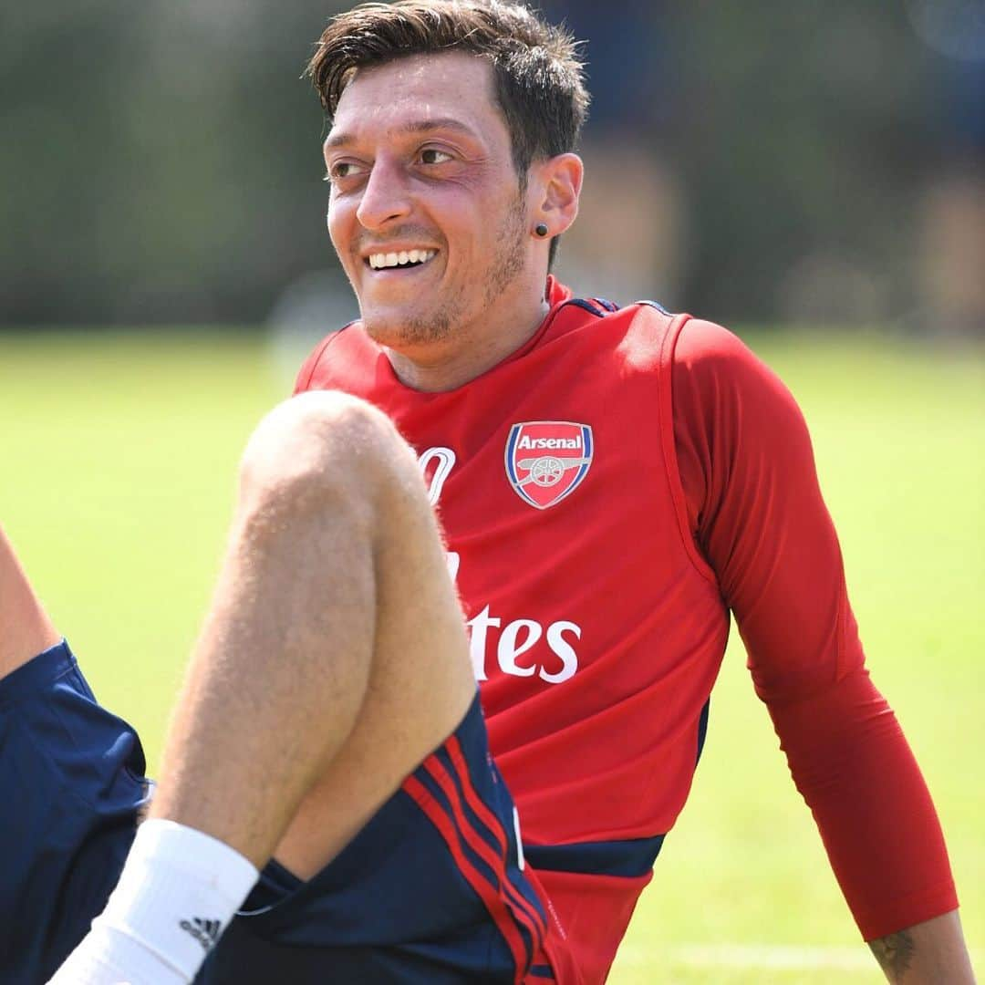 メスト・エジルさんのインスタグラム写真 - (メスト・エジルInstagram)「Happy to be in LA 🇺🇸 for preseason. First training session is already done ✅ #COYG #M1Ö @arsenal」7月13日 6時11分 - m10_official