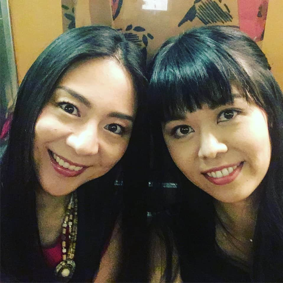 Ka-Naさんのインスタグラム写真 - (Ka-NaInstagram)「Hi guys! How are you? I’m on my way to Rockwood Music Hall Stage 3 with my friend Maki who is also my makeup artist :) My show will start at 7pm! I’m going to perform with an amazing pianist, Pat  tonight! It’ll be so much fun :D There are still some tickets available so please come by!  I’m really looking forward to seeing you all. Have a great evening!!! Tickets available from the below link https://www.eventbrite.com/e/ka-na-tickets-60710764531  今日はいよいよ、マンハッタンにあるRockwood Music Hall Stage 3でライブでーす♪ レコーディングに参加してくれたピアノのPatと一緒に演奏します！ この前リハーサルしたけどめっちゃいい感じやったから楽しみー(≧∀≦)/ 日本に一時帰国する前のNYライブ、みなさんぜひ遊びに来てくださいねー！！！ #ka-na#kanauemura#singersongwriter#guitar#happiness#newalbum#nyc#manhattan#japantour#rockwoodmusichallstage3#植村花菜#うえむらかな#nyliveshow」7月13日 6時35分 - kanajpop