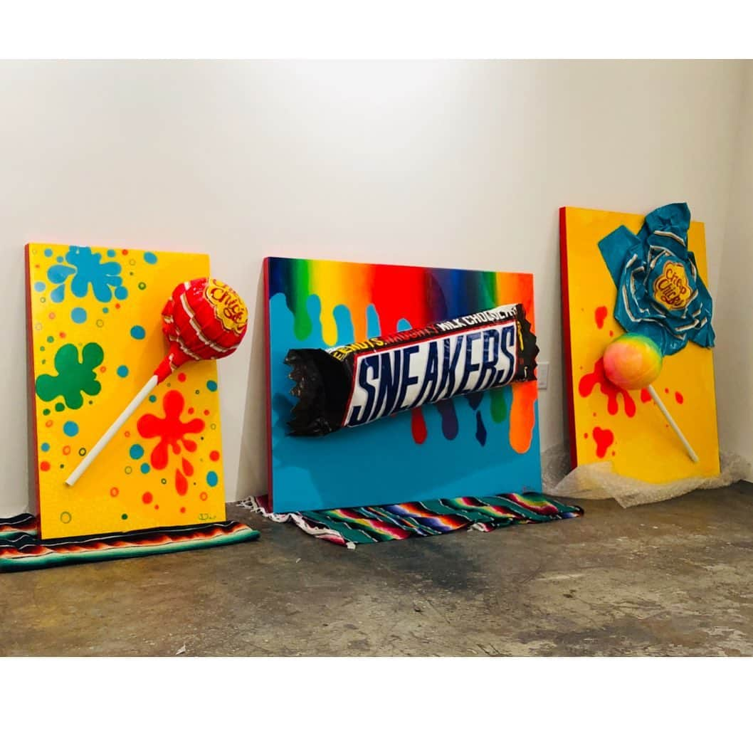 Britney TOKYOさんのインスタグラム写真 - (Britney TOKYOInstagram)「-Currently on exhibition-﻿﻿﻿﻿ ﻿﻿﻿﻿ ﻿﻿May 24th- July 31st ﻿Unsweetened by @britneytokyo ﻿﻿﻿﻿ —————————————- ﻿“Unsweetened 1,2,3 2019”﻿﻿﻿ ﻿﻿﻿﻿ Acrylic, Nail Gel and Mixed Media on Wood Panel, Resin Overlay ﻿ 24*36 inches 61*91.5cm ﻿ ﻿ Britney TOKYO, the most famous nail artist in the U.S. At Speedy Gallery, Britney challenged contemporary art for first time. Britney’s world is unique and fascinating. It is colorful with pop style also coexisting with grotesque elements, blood and eye balls like in horror movie.﻿ ﻿ For this exhibition Britney TOKYO uses canvases , FRP sculptures (Fiber-Reinforced Plastics) ,ceramics, among other materials as form of expression to unveil remarkably original art pieces that goes beyond “Nail Art”.﻿ ﻿﻿﻿﻿ For an exhibition catalogue,question email: info@spdy.jp﻿﻿﻿﻿ ﻿﻿﻿﻿ #speedygallery #britneytokyo #contemporaryart #nailart ﻿#art﻿ #britneytokyoart ﻿ —————————————————————- ミーゆーてもネイルアーティストじゃん。ネイルアートってさ、まだまだ美容だったりビューティ枠であってアートとして見てくれる人が全員じゃないんだよね。 でもね、ネイリストさんだったらわかると思うんだけど、ネイルって1つ1つの小さなキャンバスに描いた作品であって、アートなんだ！だから今回大きなキャンバスにネイル素材を使って絵を描いたの！これってネイルアートとどー違うの？ ネイルアートも1つのれっきとした(漢字が変換されないから多分言葉間違ってるw)アートなんだよ！今回の個展を通じてちょっとでもそんなネイリストの気持ちみんなに伝わったらいいなぁ💅🏻🎨」7月13日 6時50分 - britneytokyo