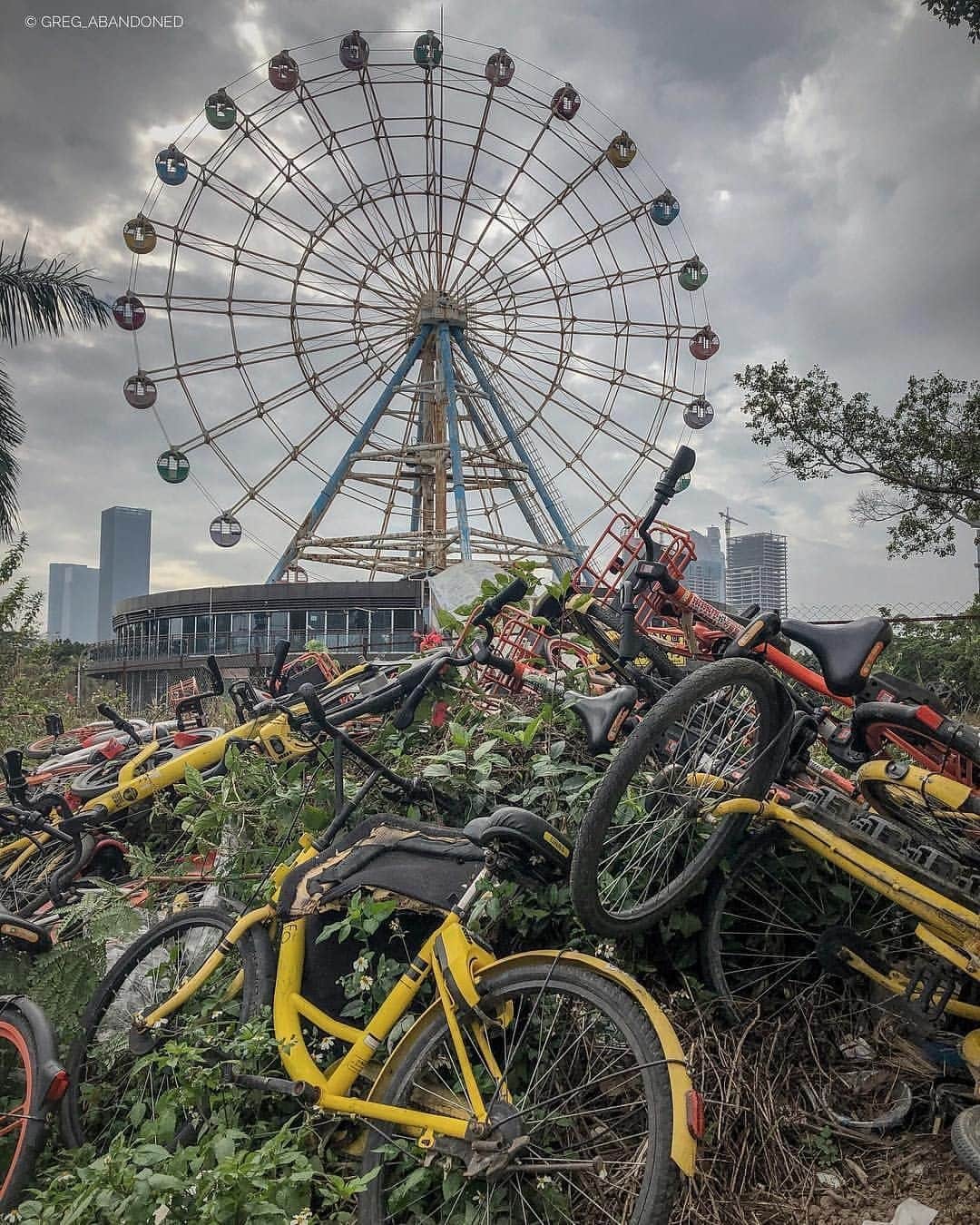 Abandoned Placesさんのインスタグラム写真 - (Abandoned PlacesInstagram)「“Grey clouds reflect the mood of this once the biggest theme park in south-east Asia. Park opened in 1985 but 26 years later fell from grace due to rising upkeep costs, fierce competition and sadly... well, it was just too old.” Photography by @greg_abandoned . . . . . . #itsabandoned #decay #historic #explore #urbex #UrbanExploring #history #adventure #abandonedplaces #photography #abandonedphotography #travel #forgotten #abandoned #allabandoned #entertainment #artofvisuals #AOV #MoodyGrams #illgrammers #HeaterCentral #createcommune #AGameofTones #create #abandonednature #abandonedpark #urbexphotography #urbandecay #exploreeverywhere #photography」7月13日 7時00分 - itsabandoned