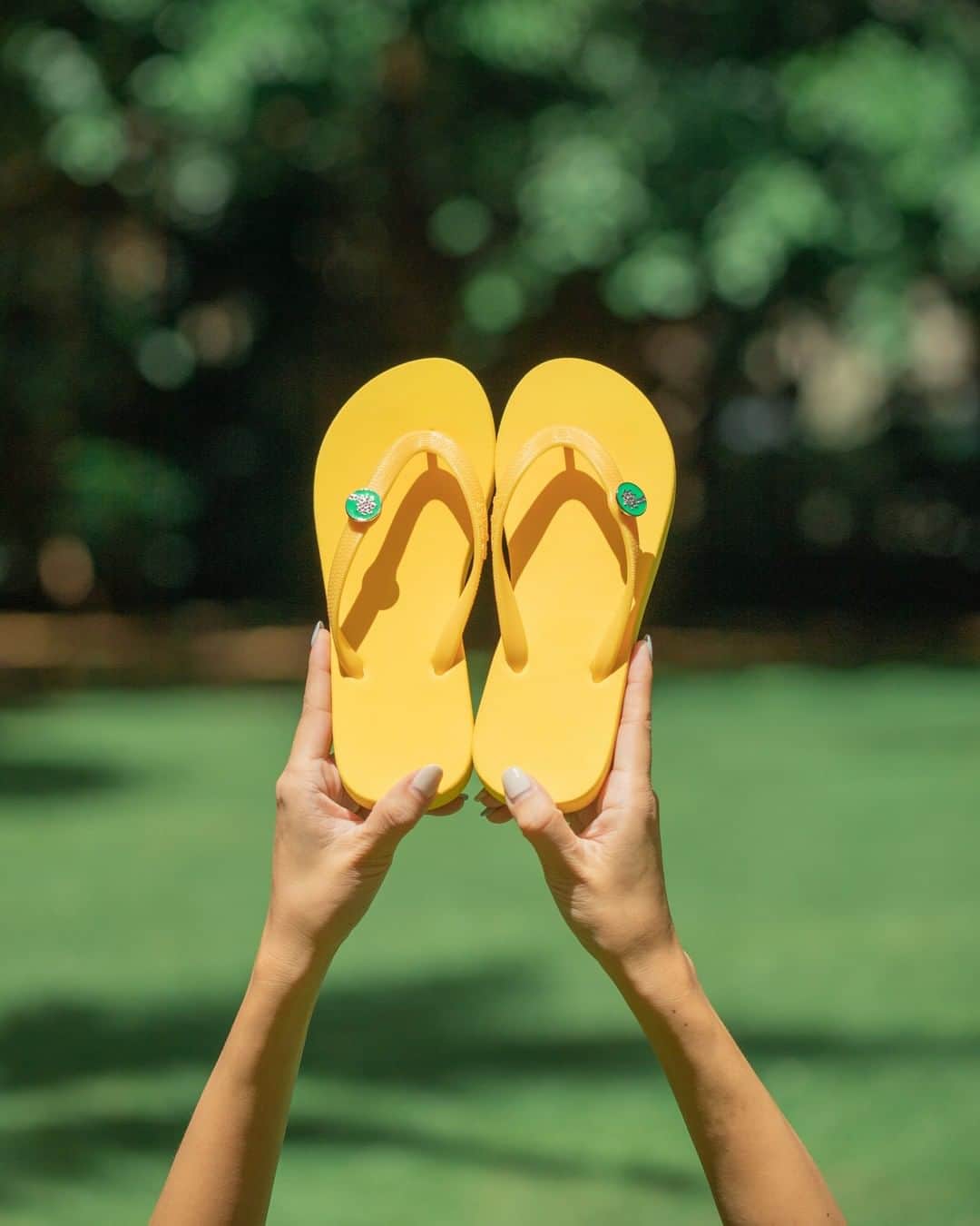 Popits Hawaiiさんのインスタグラム写真 - (Popits HawaiiInstagram)「Medium Heel Wedge Yellow x Smile Sign Lt. Green Silver🏝️⁠ ⁠ ⁠ #popitshawaii #ポピッツ #sandals #charms #alohastate #luckywelivehawaii #waikiki #footwear #thong #happyfeet #flipflops #slippers #ハワイ #ハワイ旅行 #ハワイ好き #ハワイ大好き #ハワイ好きな人と繋がりたい #ビーチサンダル #フラ #フラダンス #占い」7月13日 7時01分 - popitshawaii
