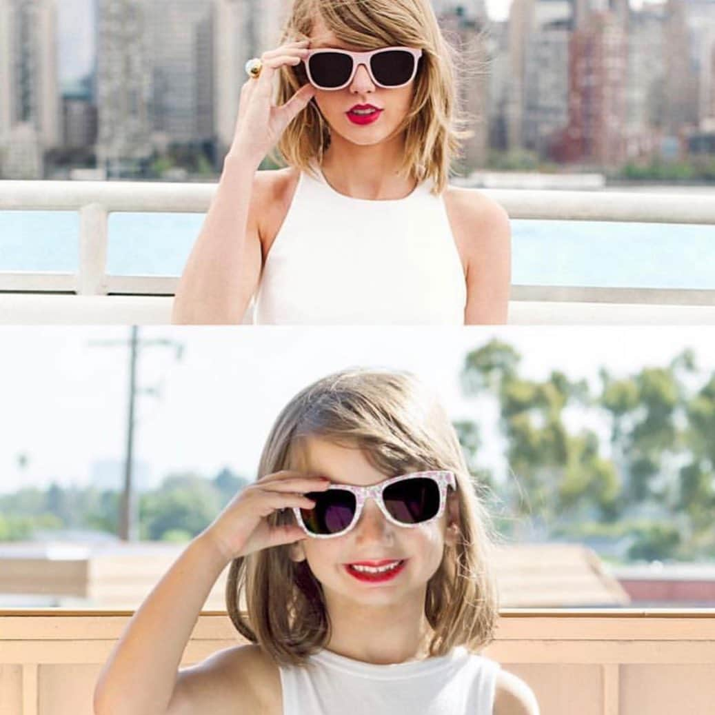 Saraのインスタグラム：「Just over here enjoying summer 🦋 . . . #lillystaylortuesday #taylorswift #1989album #taylornation #sunglasses #photorecreation #swiftie #swifties #lover #me #youneedtocalmdown @taylorswift」