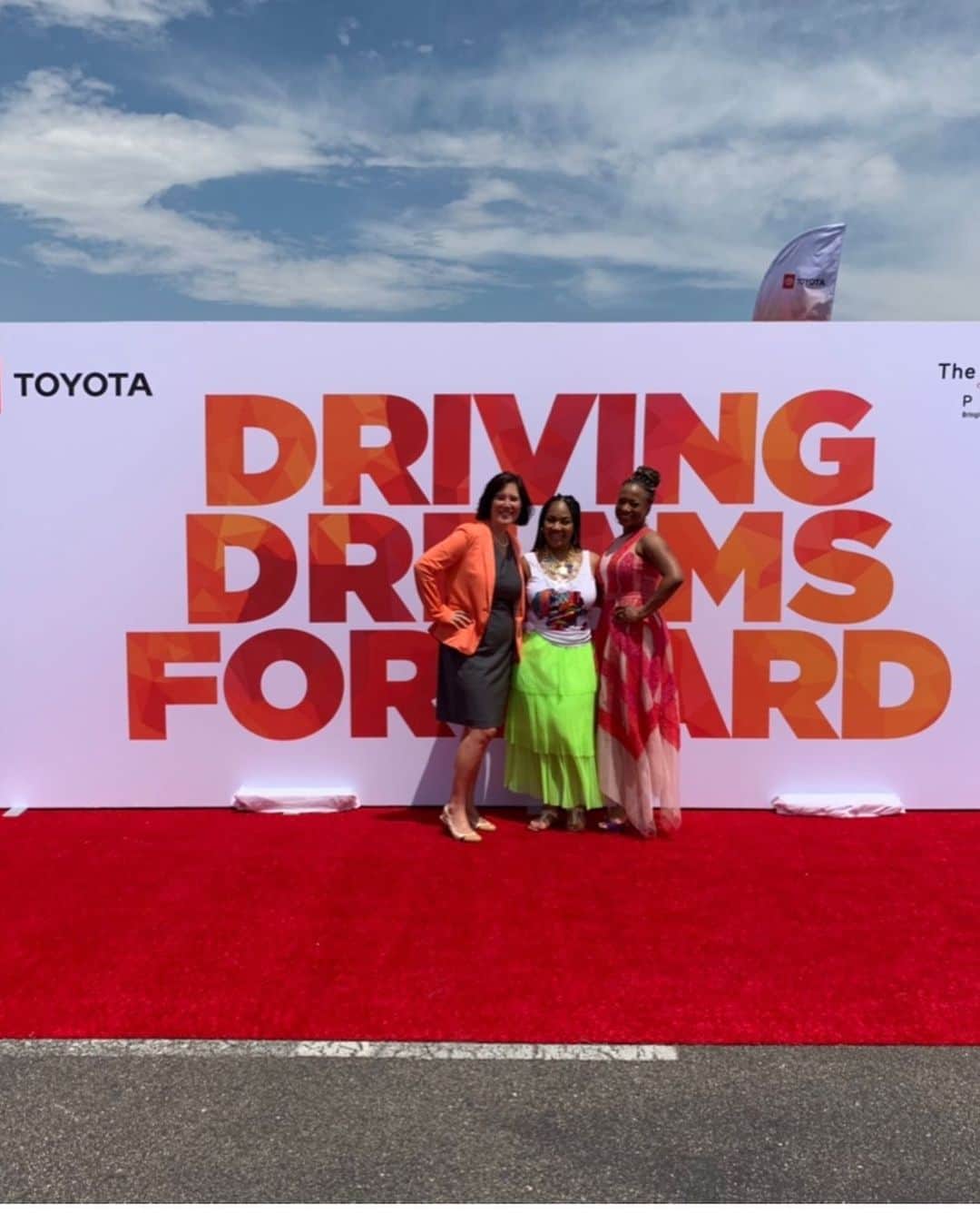 エリカ・キャンベルさんのインスタグラム写真 - (エリカ・キャンベルInstagram)「#DENVER!!!! #WomanEvolve19!!! I’m here with @ToyotaUSA & @DreamProjectUSA to drive YOUR dreams forward! I will be hosting the Toyota DRIVING DREAMS EXPERIENCE today & tomorrow, so come by! *I’ll be back at the @Toyota area in about 10 mins!* #ToyotaDrivesDreams #LetsGoPlaces #EricaCampbell @womanevolve @toureroberts @teneshiajwarner」7月13日 7時08分 - imericacampbell