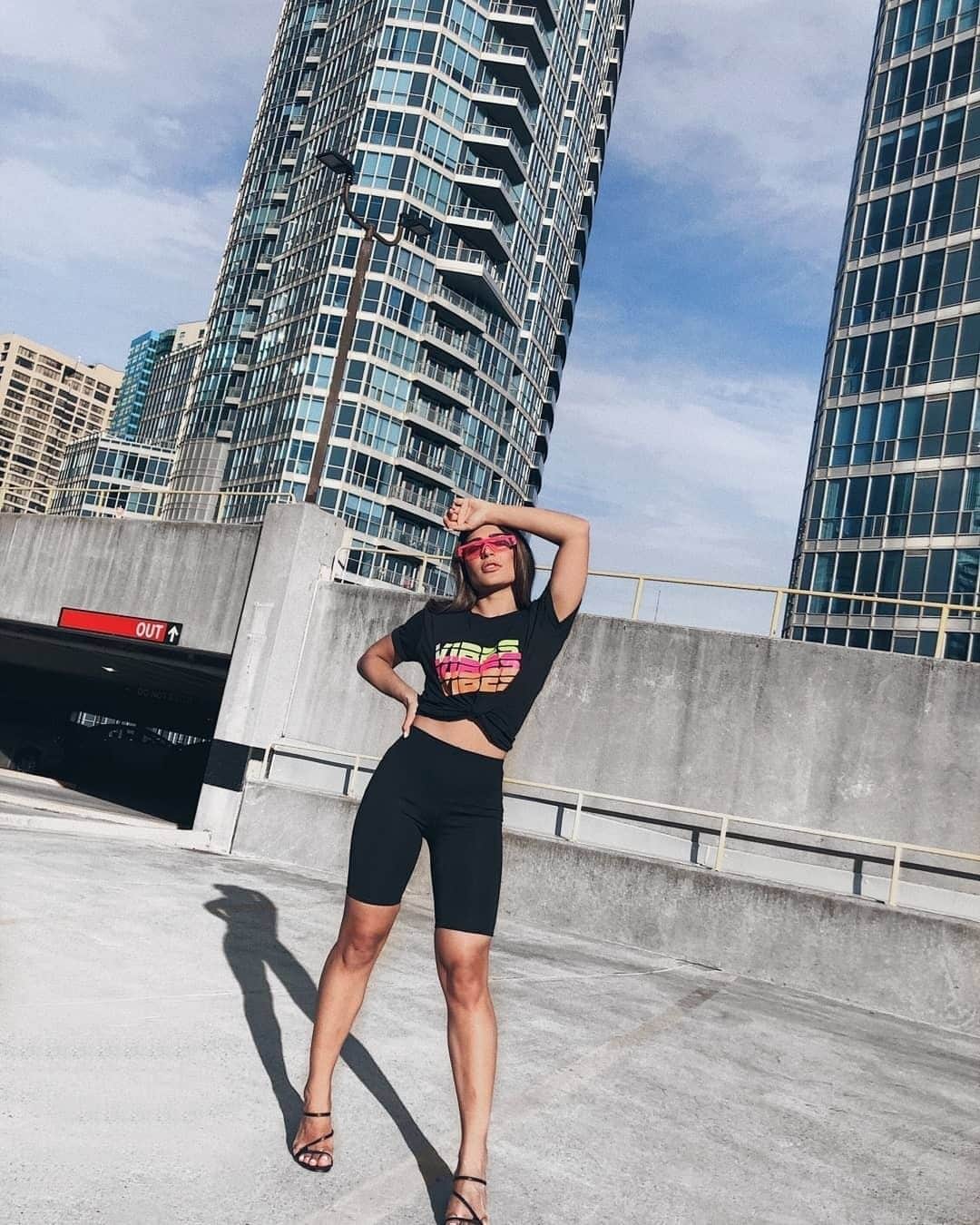 Charlotte Russeさんのインスタグラム写真 - (Charlotte RusseInstagram)「Good vibes only ☀️ 🔎 "Vibes Neon Graphic T-Shirt" #charlotterusse #graphictee」7月13日 7時34分 - charlotterusse