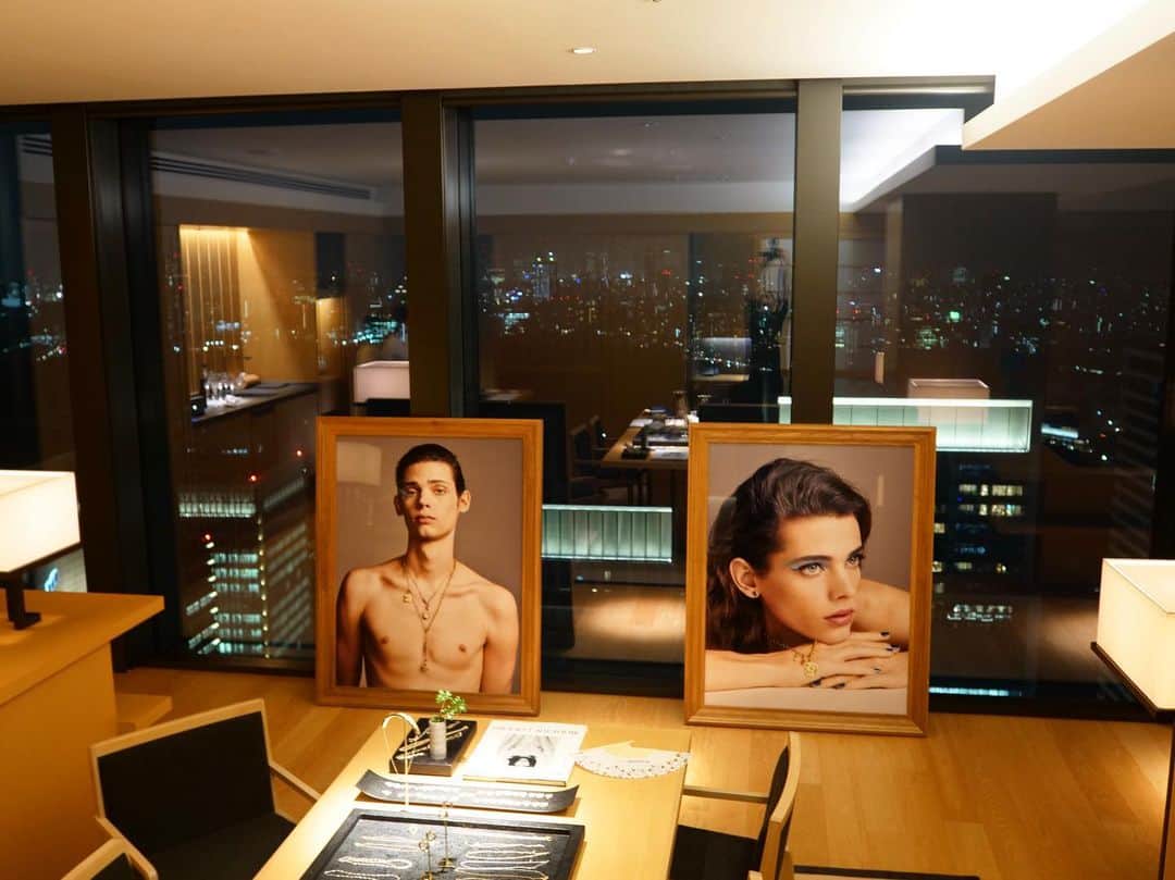 稲木ジョージのインスタグラム：「@milamorejewelry trunk show with an incredible view of Tokyo✨💎❤️ 新作受注会をアマンでやってよかった🤩✨部屋が超絶いい感じなのと、曇りなのに景色が最高！！ ミラモアの世界観と相性ぴったり🔥 本日、最終日気合い入れる💯✨」
